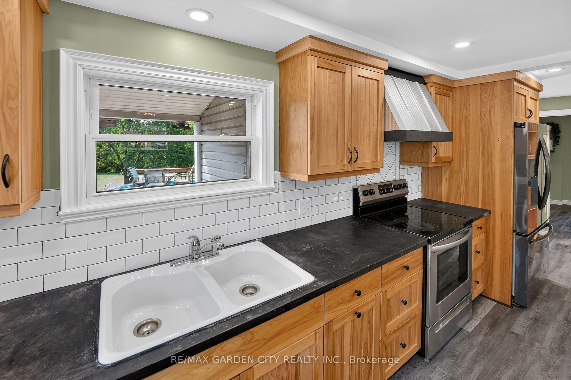 Photo 11 of 843 Lyons Creek Road, Welland, Cooks Mills — HOMEH