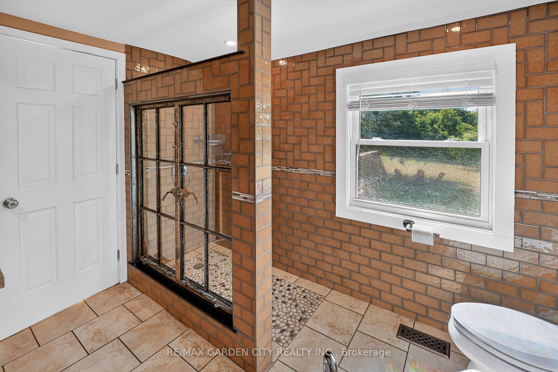 Photo 18 of 843 Lyons Creek Road, Welland, Cooks Mills — HOMEH