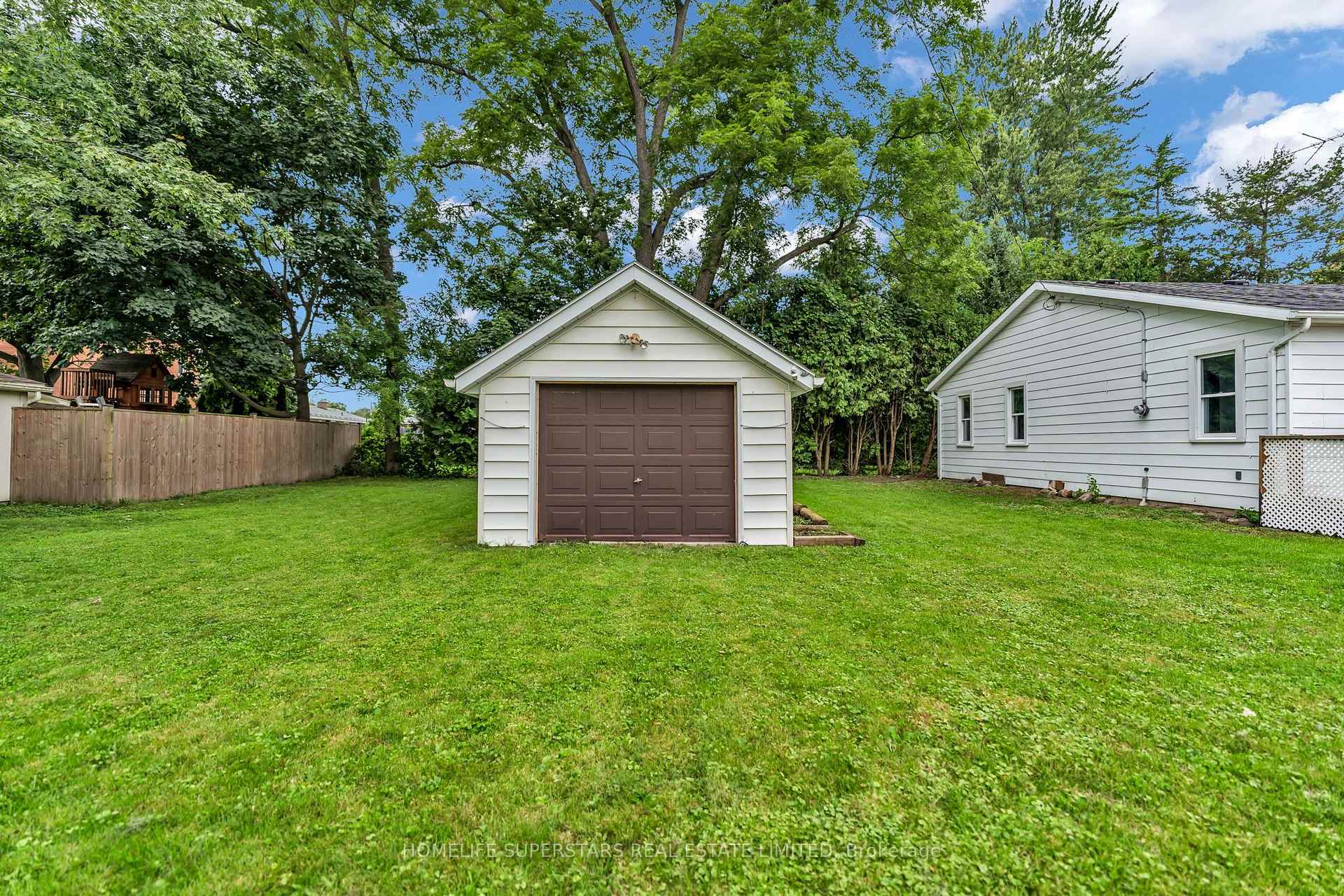 Photo 2 of 258 William Street, Chatham-Kent, Dresden — HOMEH