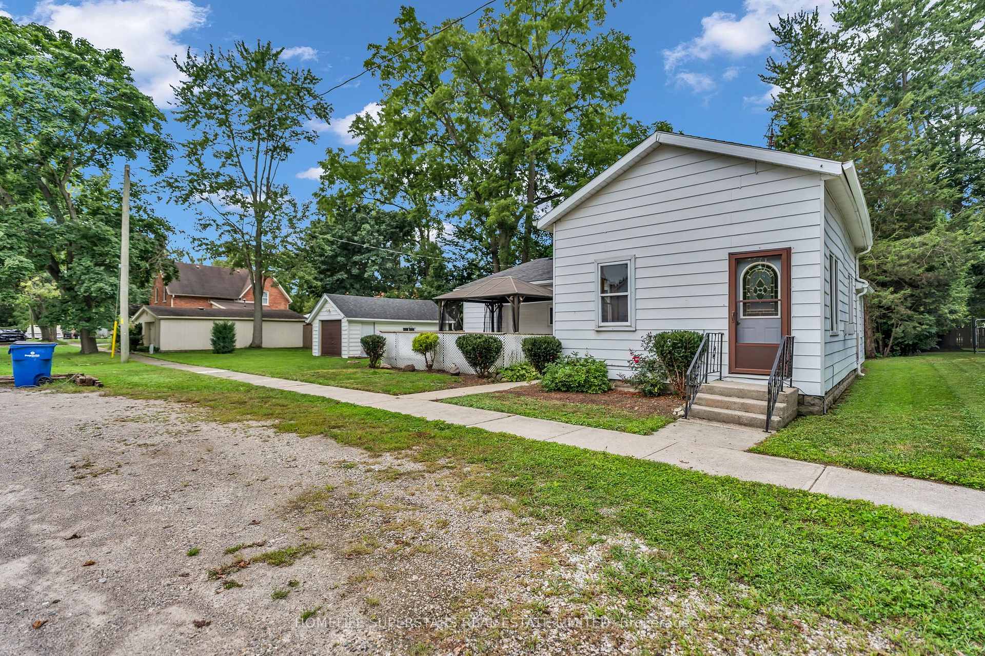 Photo 3 of 258 William Street, Chatham-Kent, Dresden — HOMEH