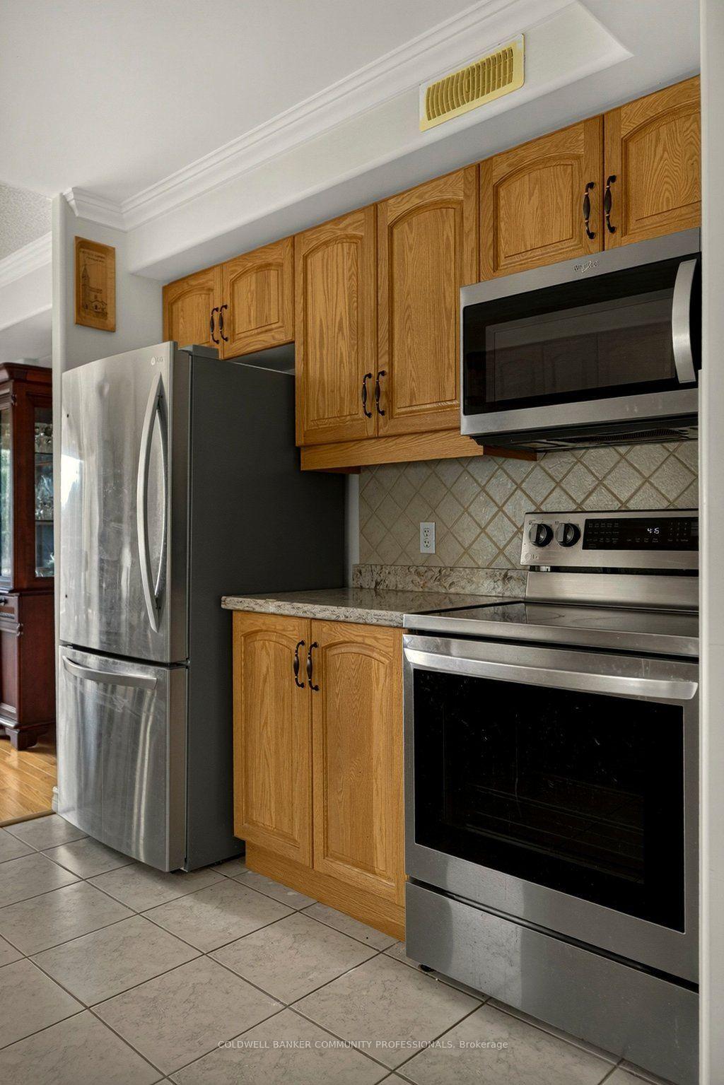 Photo 13 of Unit 5, 908 Mohawk Road E, Hamilton, Huntington — HOMEH