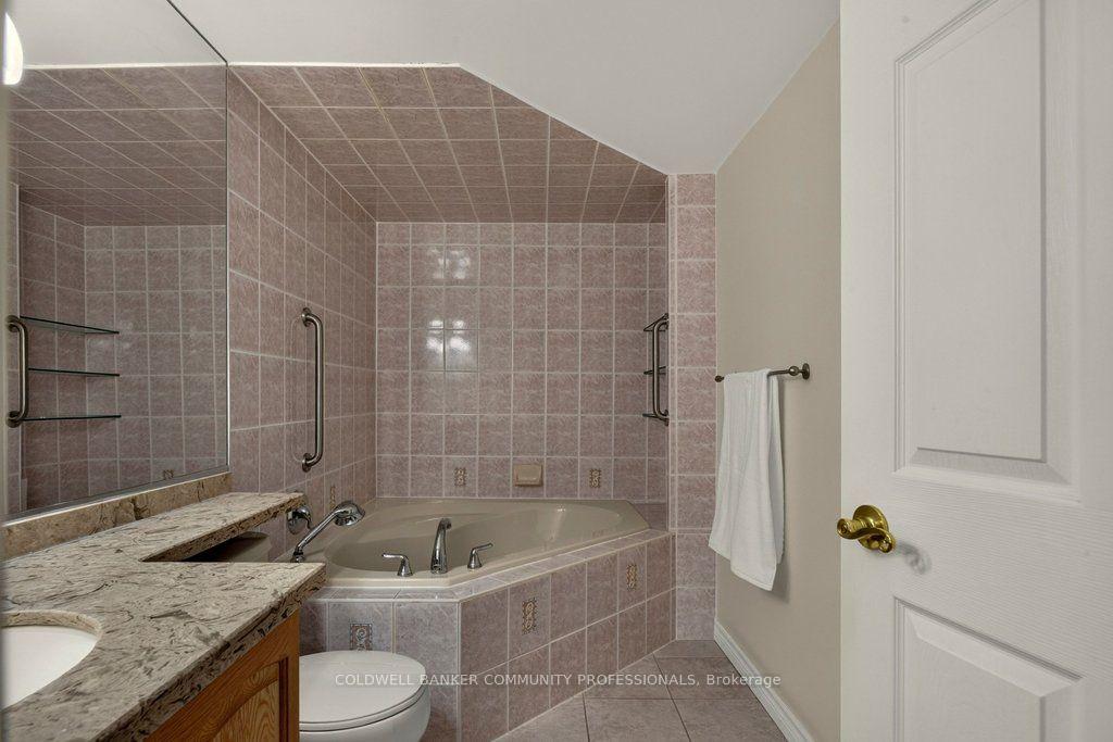 Photo 23 of Unit 5, 908 Mohawk Road E, Hamilton, Huntington — HOMEH