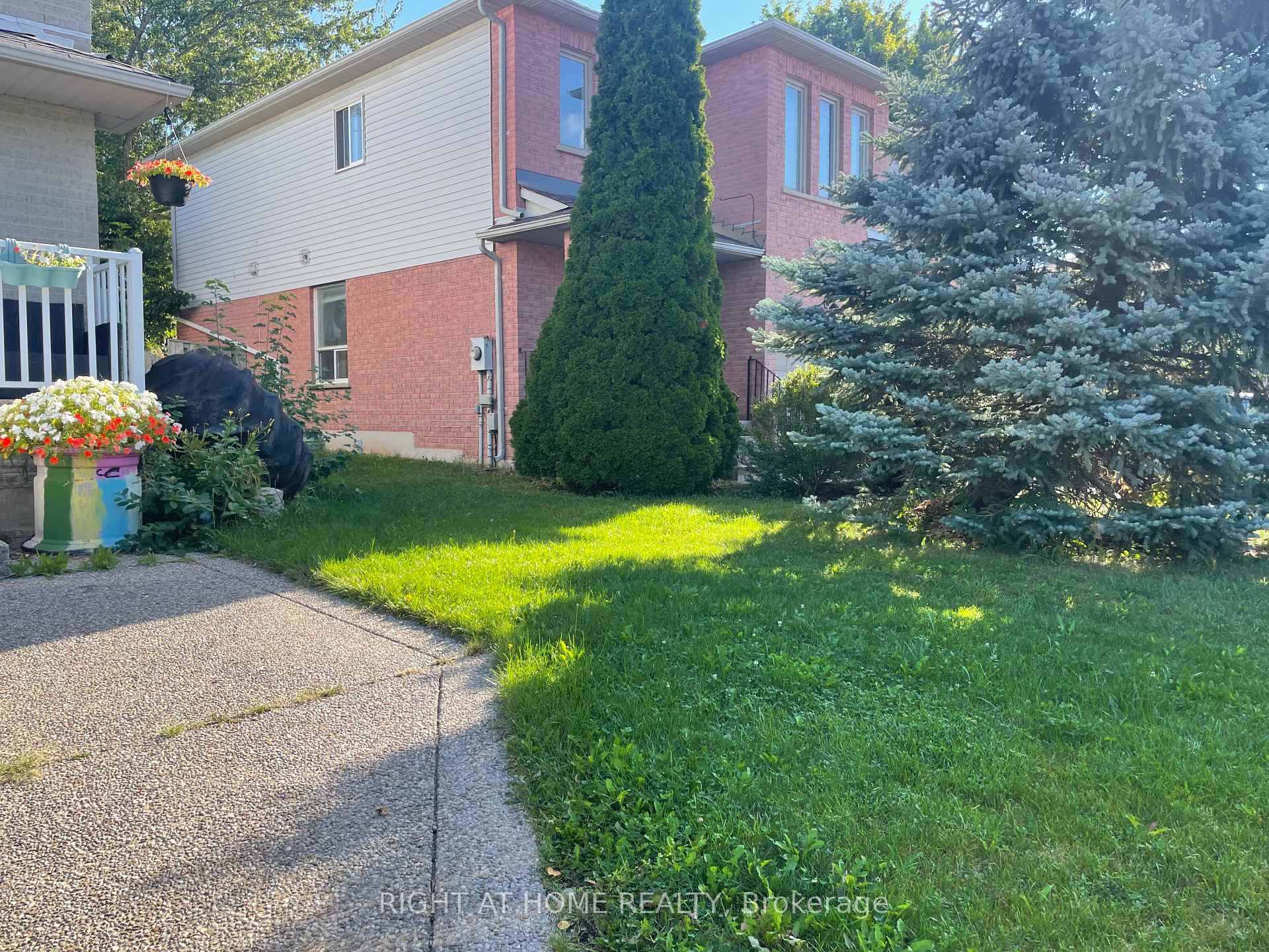 Photo 6 of 455 Levanna Lane, Oakville, River Oaks — HOMEH