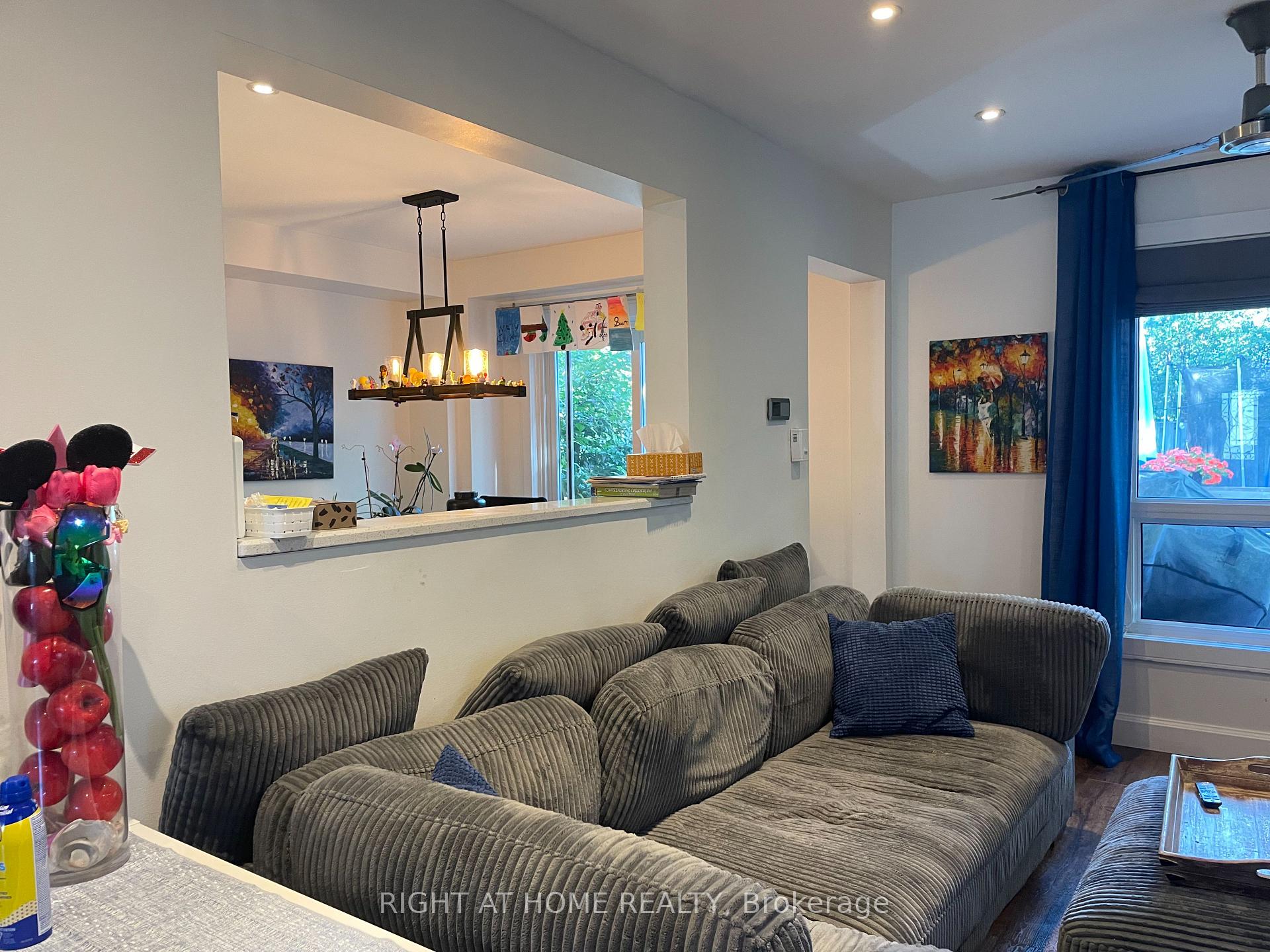 Photo 10 of 455 Levanna Lane, Oakville, River Oaks — HOMEH