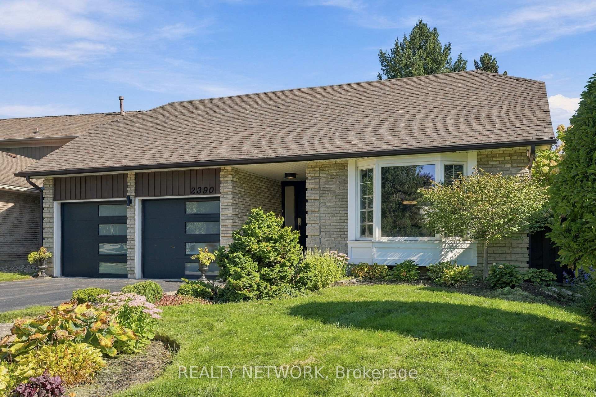 Photo 1 of 2390 Sinclair Circle, Burlington, Brant Hills — HOMEH