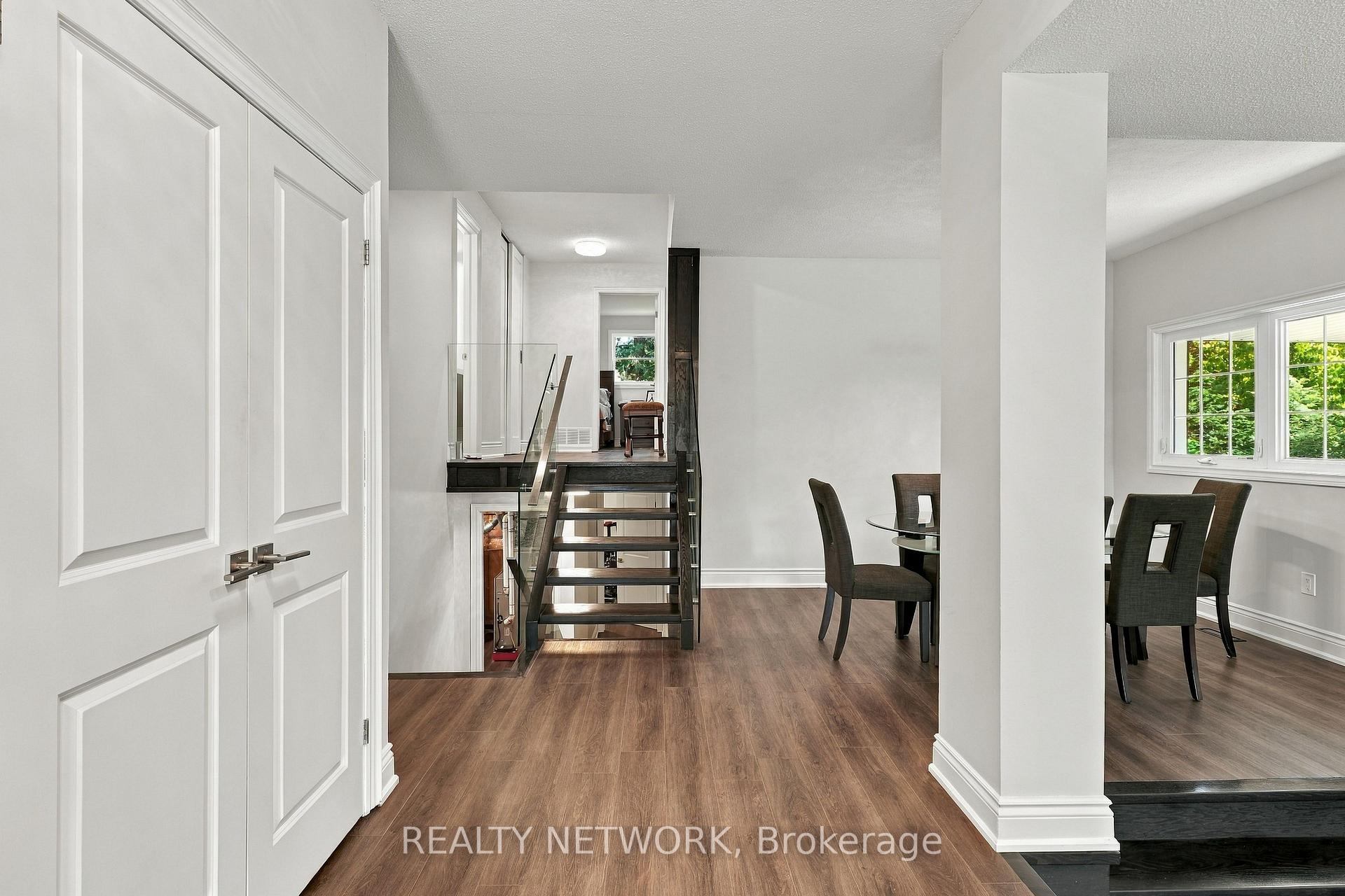 Photo 5 of 2390 Sinclair Circle, Burlington, Brant Hills — HOMEH