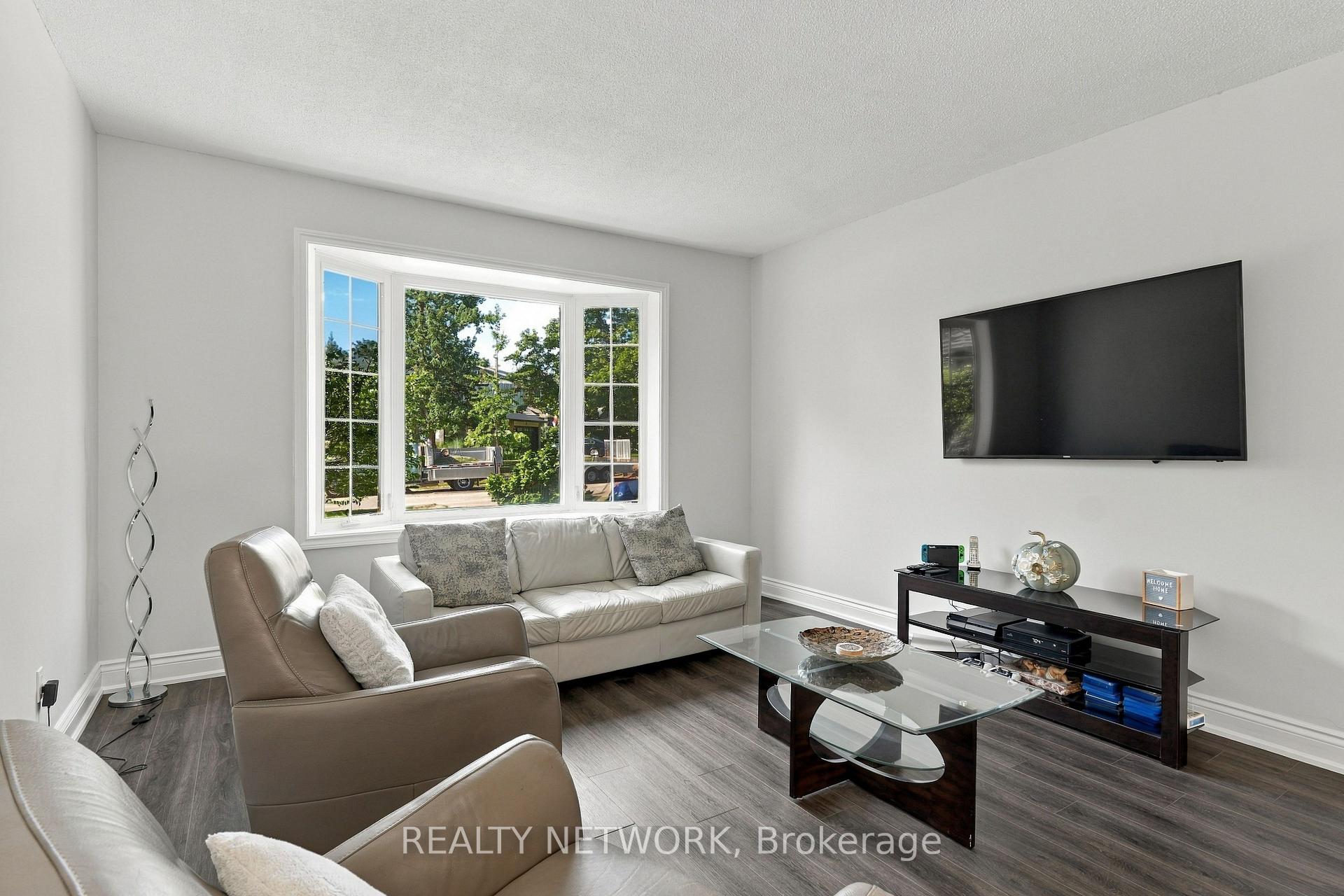 Photo 6 of 2390 Sinclair Circle, Burlington, Brant Hills — HOMEH