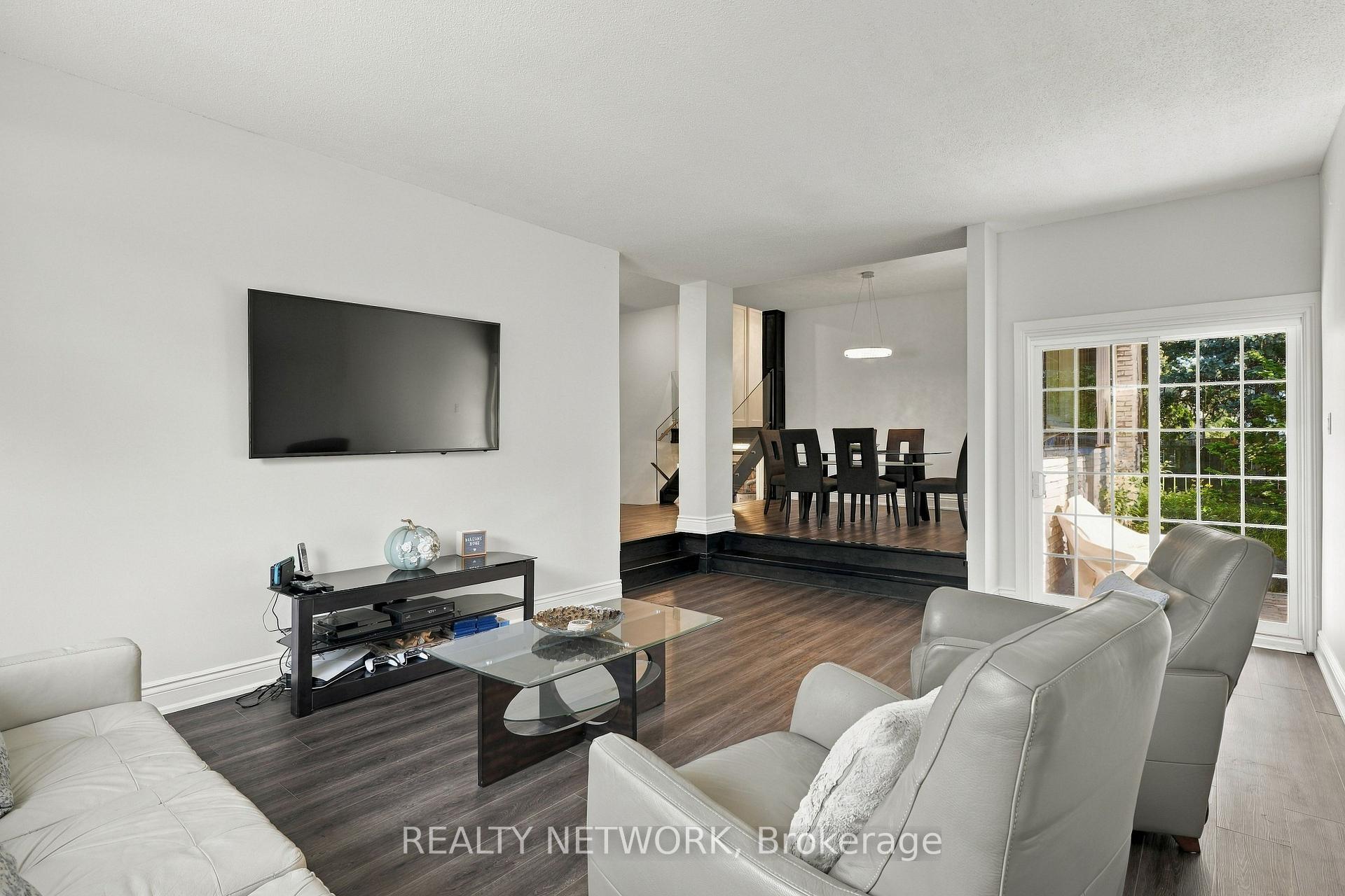 Photo 8 of 2390 Sinclair Circle, Burlington, Brant Hills — HOMEH