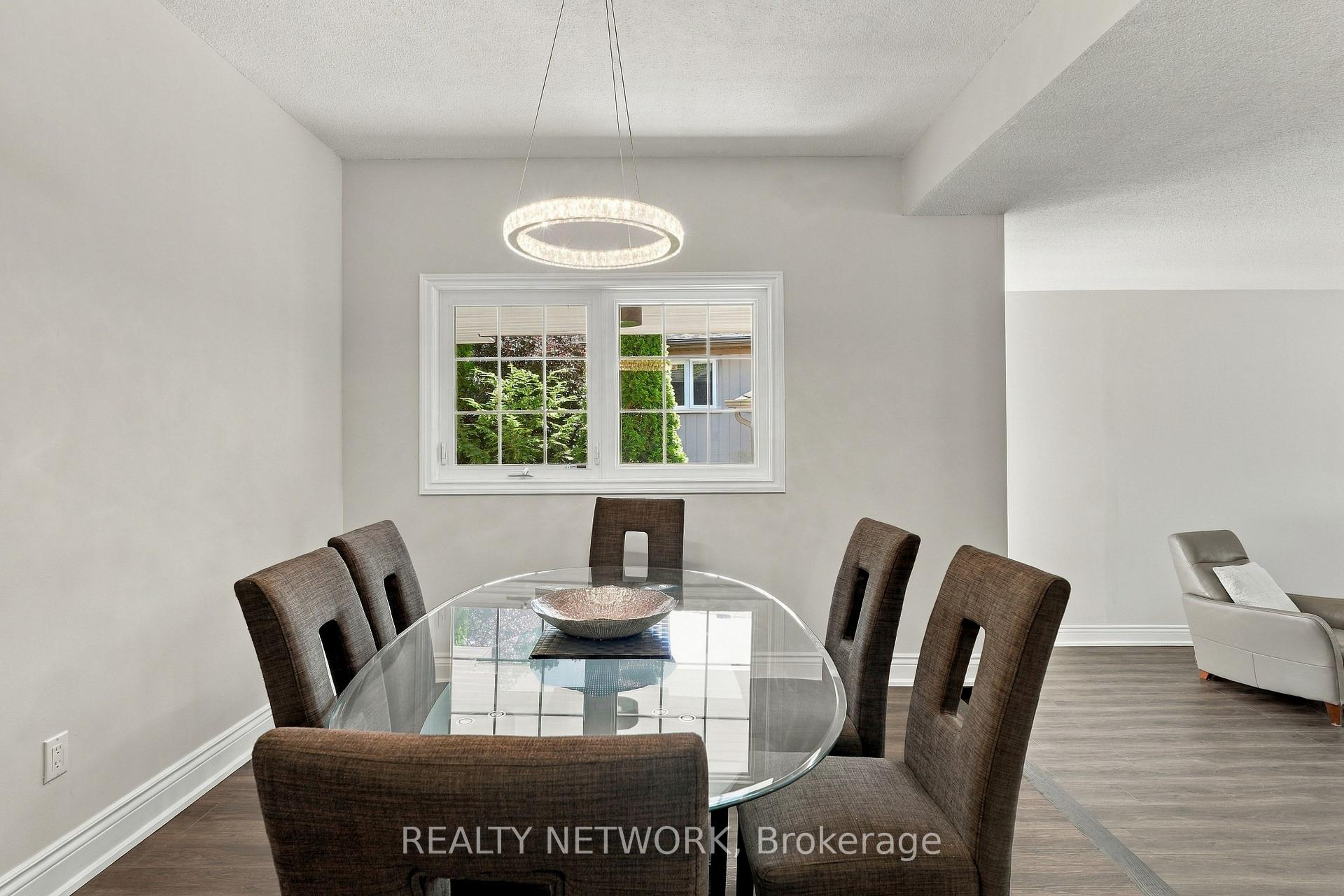 Photo 10 of 2390 Sinclair Circle, Burlington, Brant Hills — HOMEH