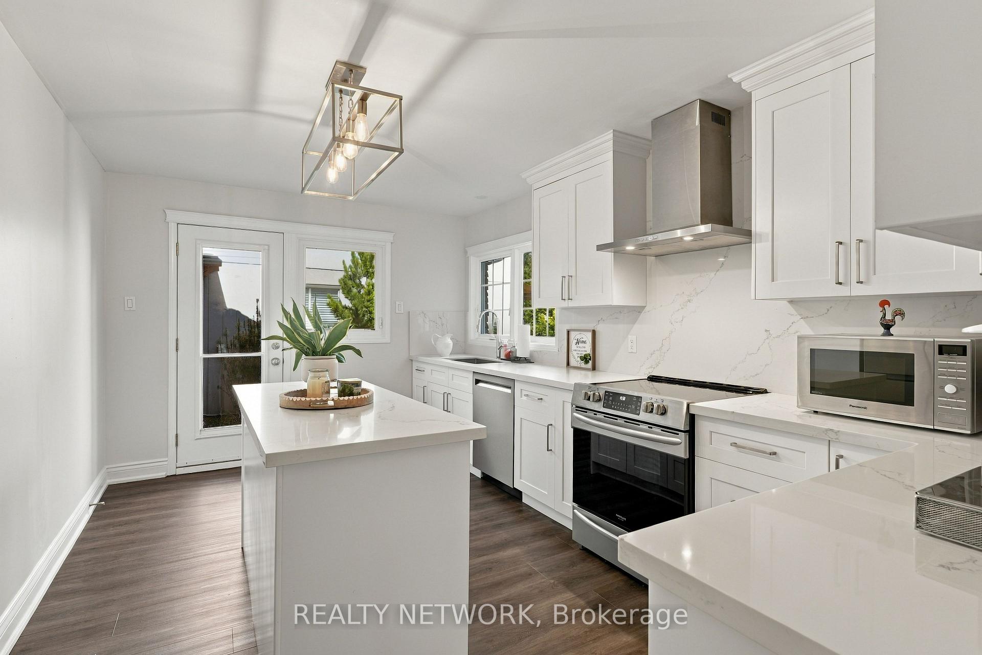 Photo 13 of 2390 Sinclair Circle, Burlington, Brant Hills — HOMEH