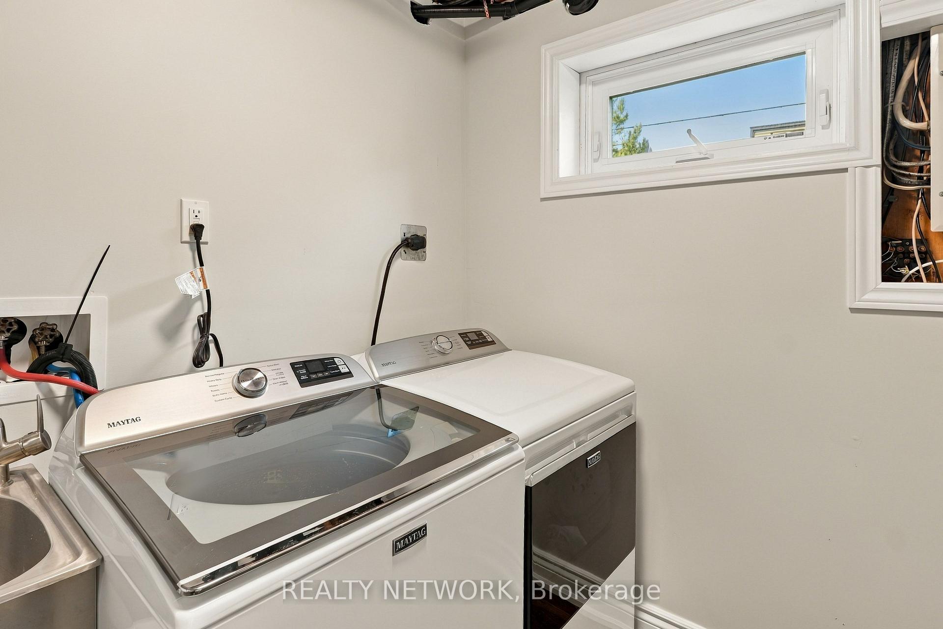 Photo 36 of 2390 Sinclair Circle, Burlington, Brant Hills — HOMEH