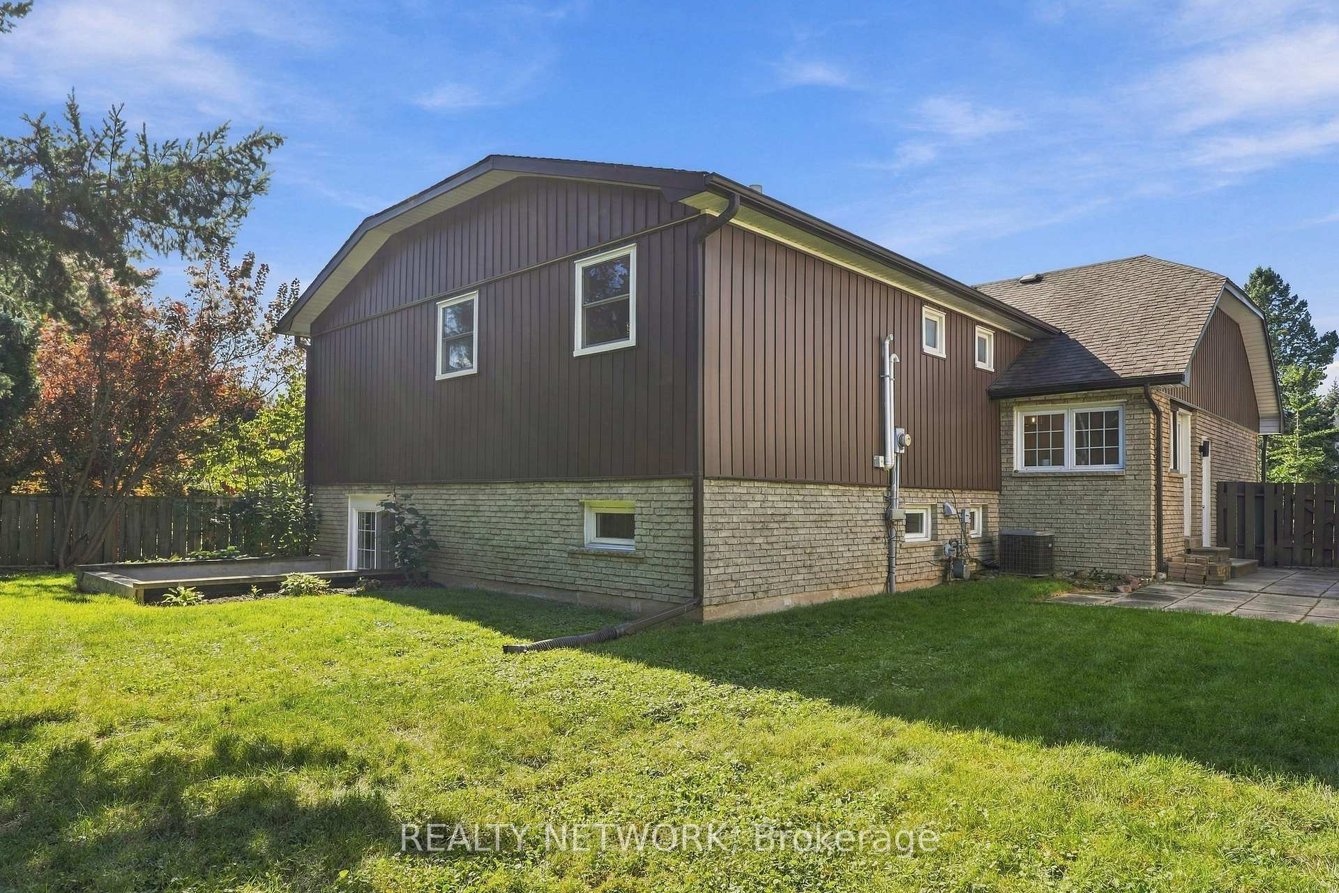 Photo 43 of 2390 Sinclair Circle, Burlington, Brant Hills — HOMEH