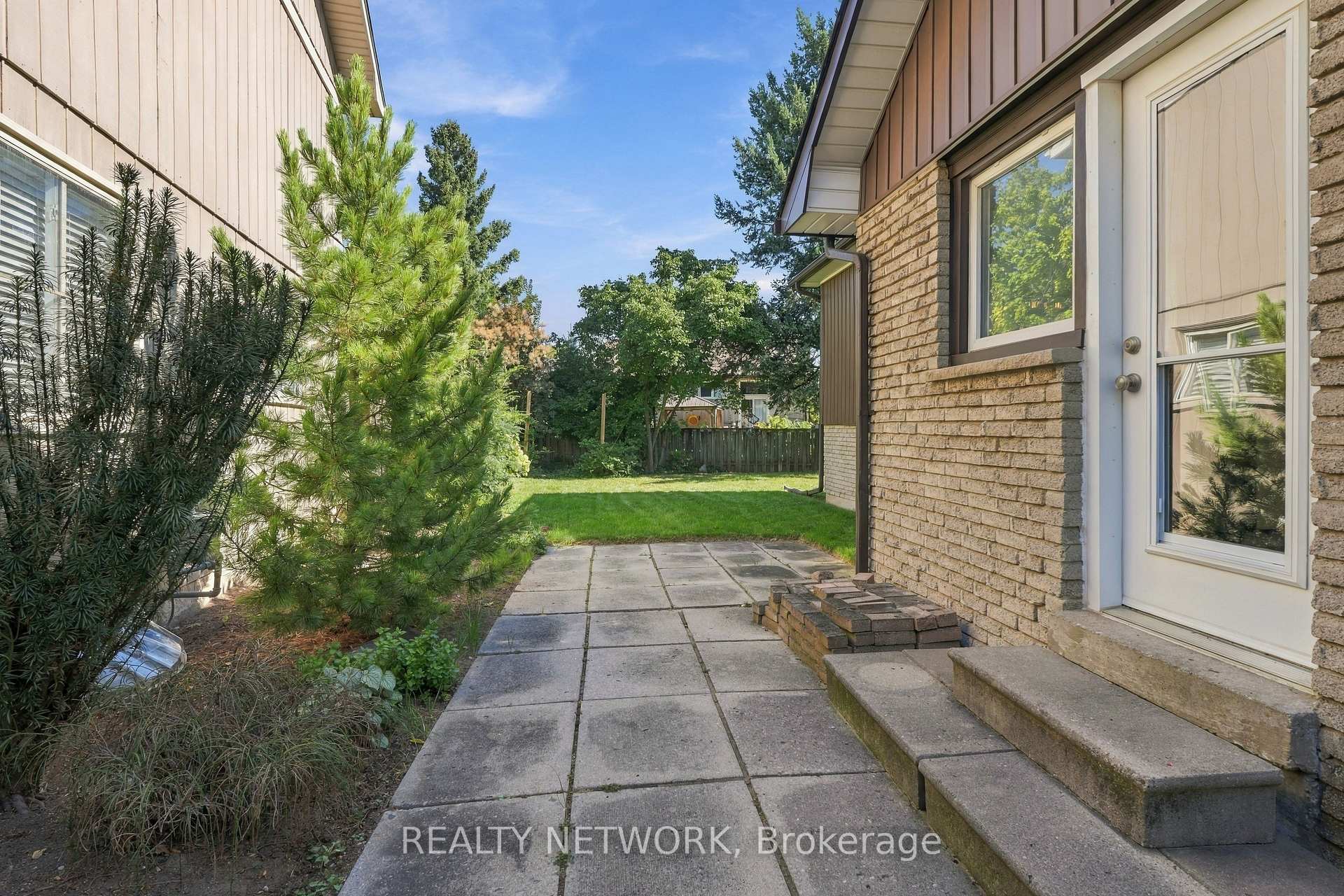 Photo 42 of 2390 Sinclair Circle, Burlington, Brant Hills — HOMEH