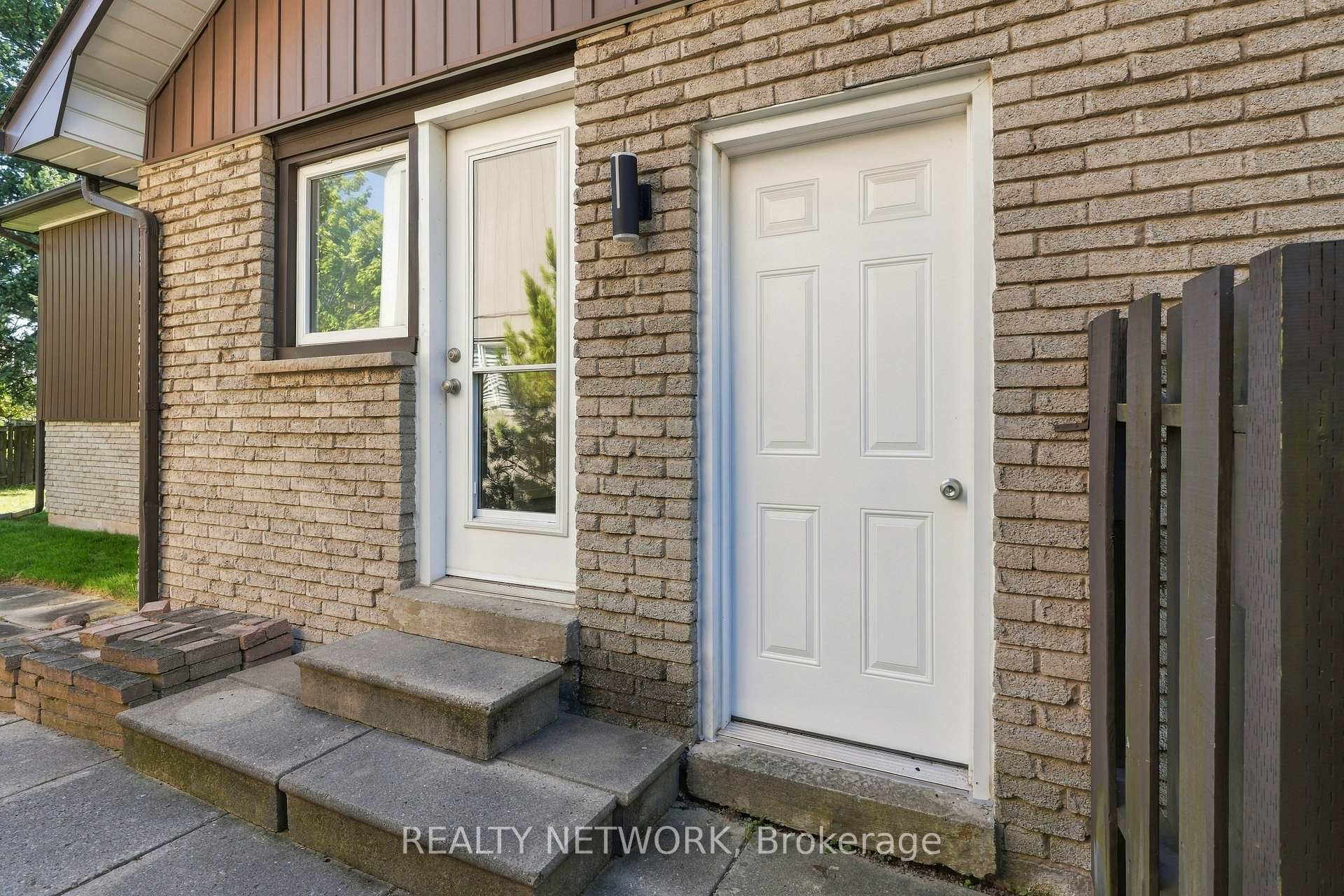 Photo 46 of 2390 Sinclair Circle, Burlington, Brant Hills — HOMEH