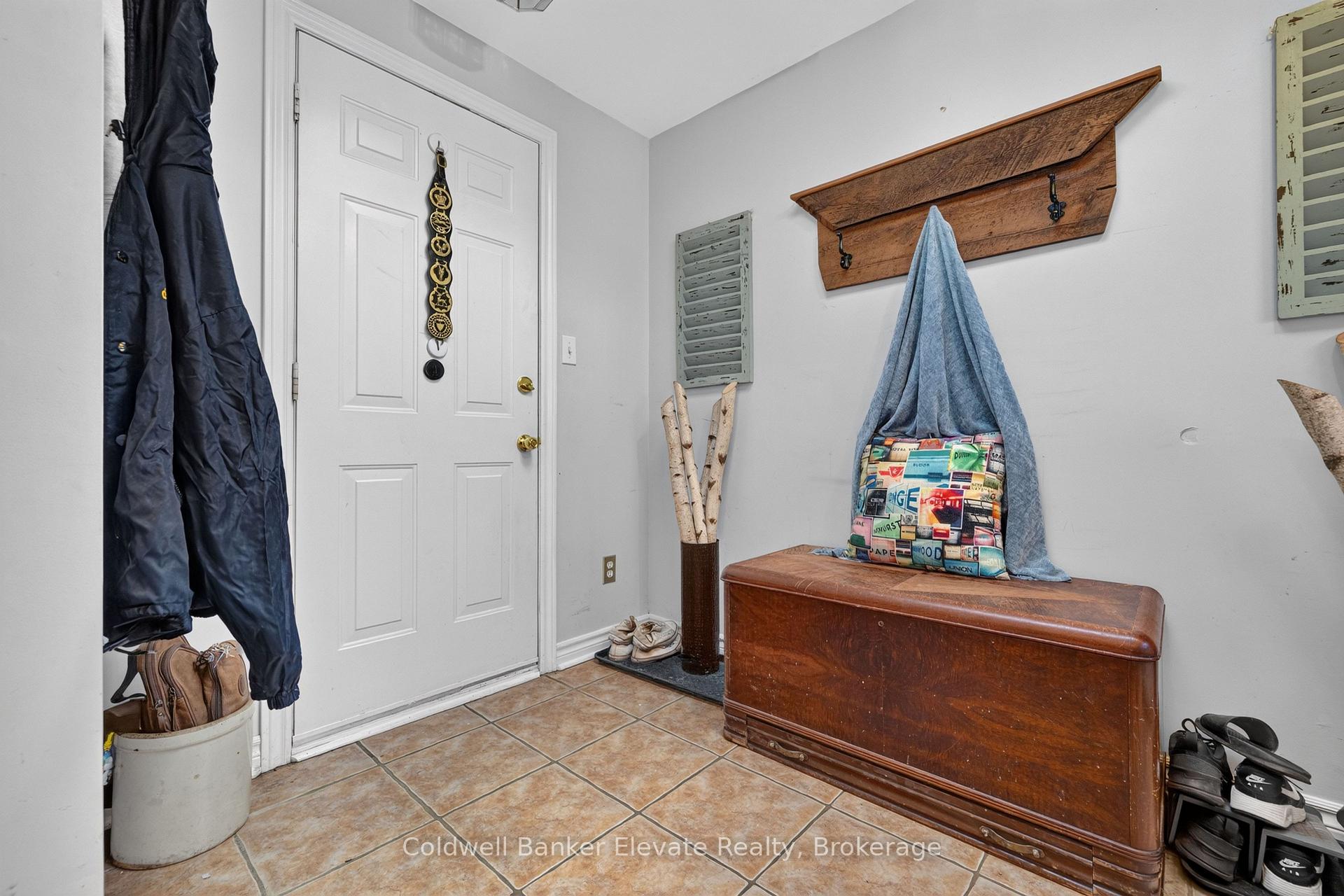 Photo 8 of 32 Chelvin Drive, Halton Hills, Georgetown — HOMEH