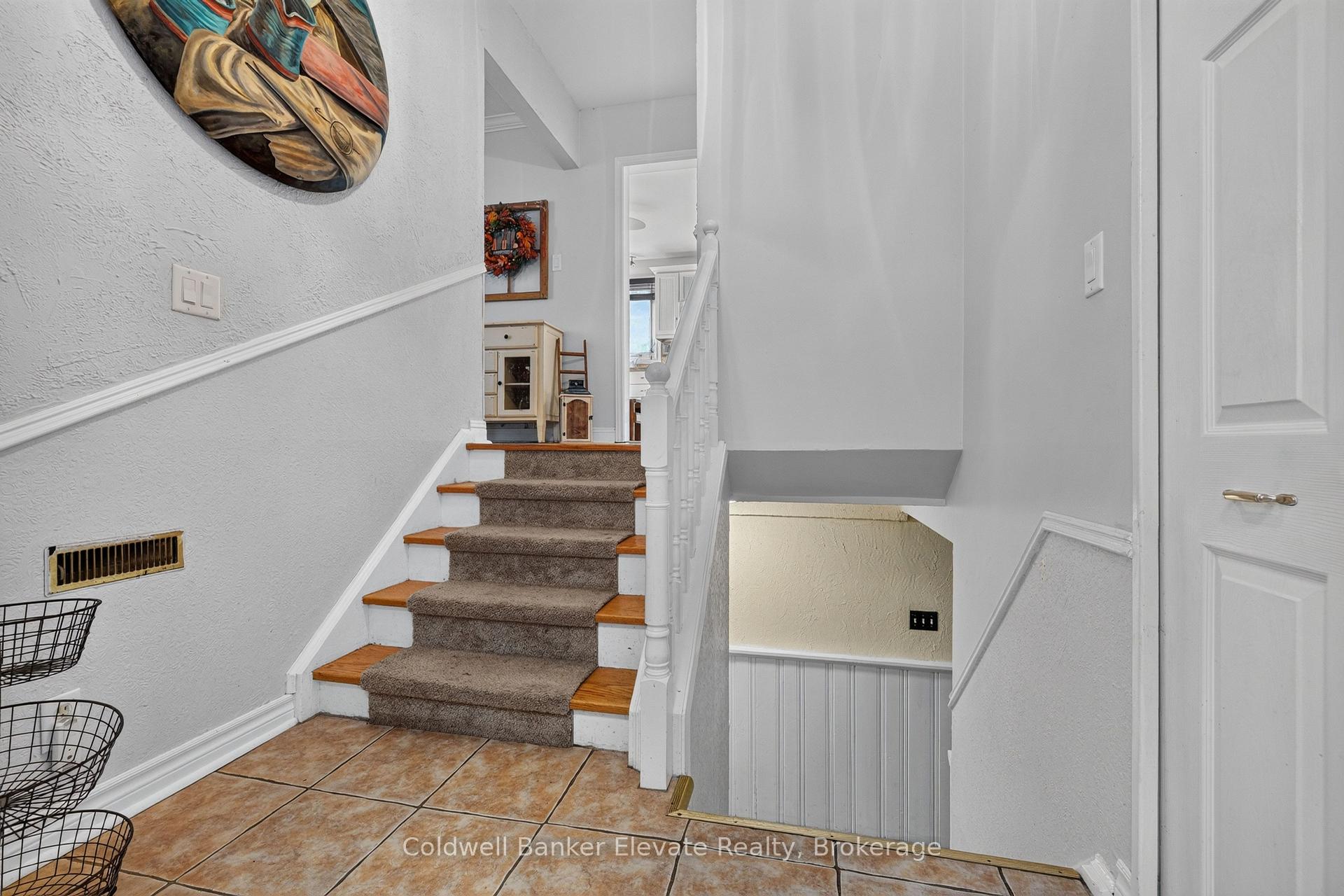Photo 9 of 32 Chelvin Drive, Halton Hills, Georgetown — HOMEH