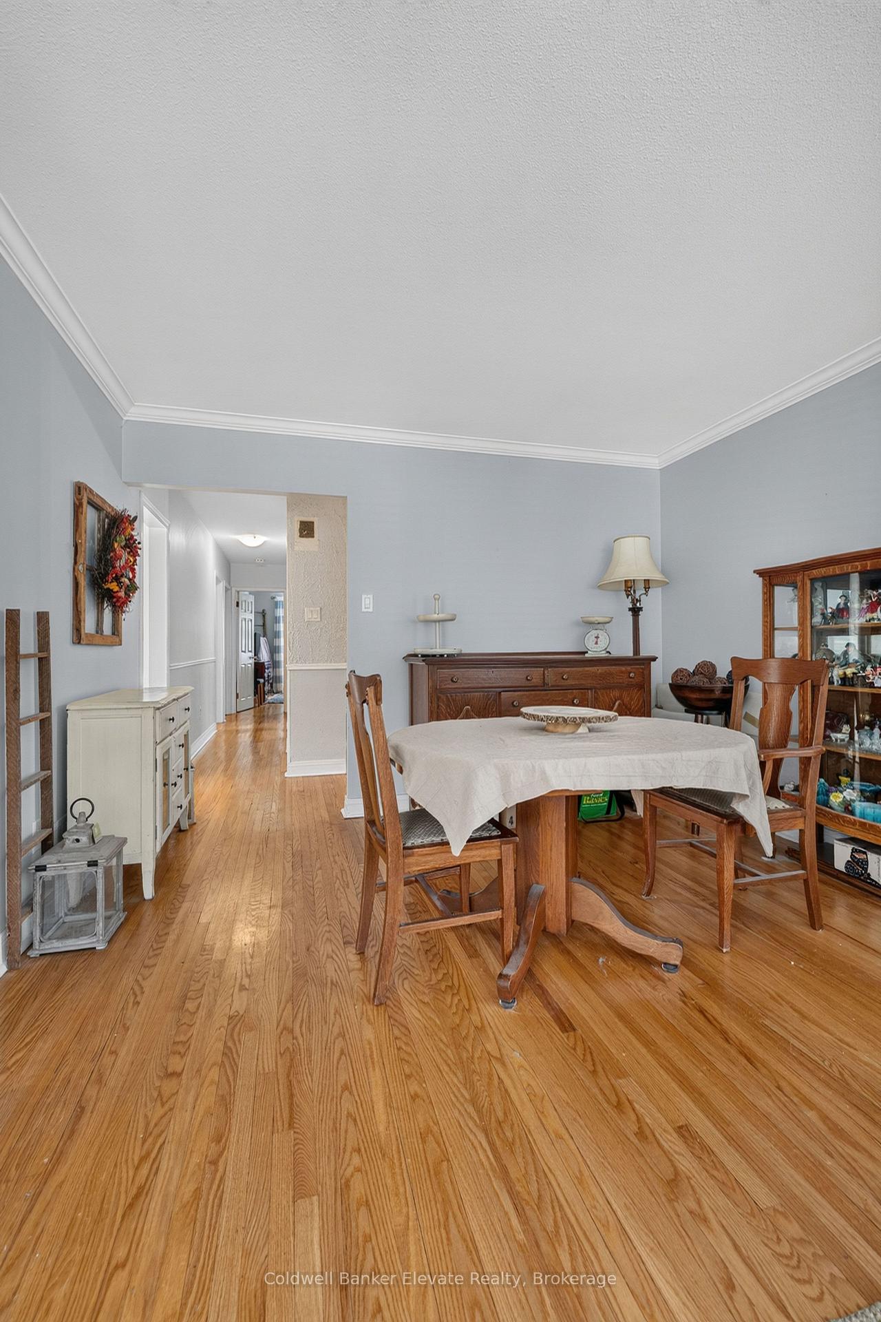 Photo 13 of 32 Chelvin Drive, Halton Hills, Georgetown — HOMEH