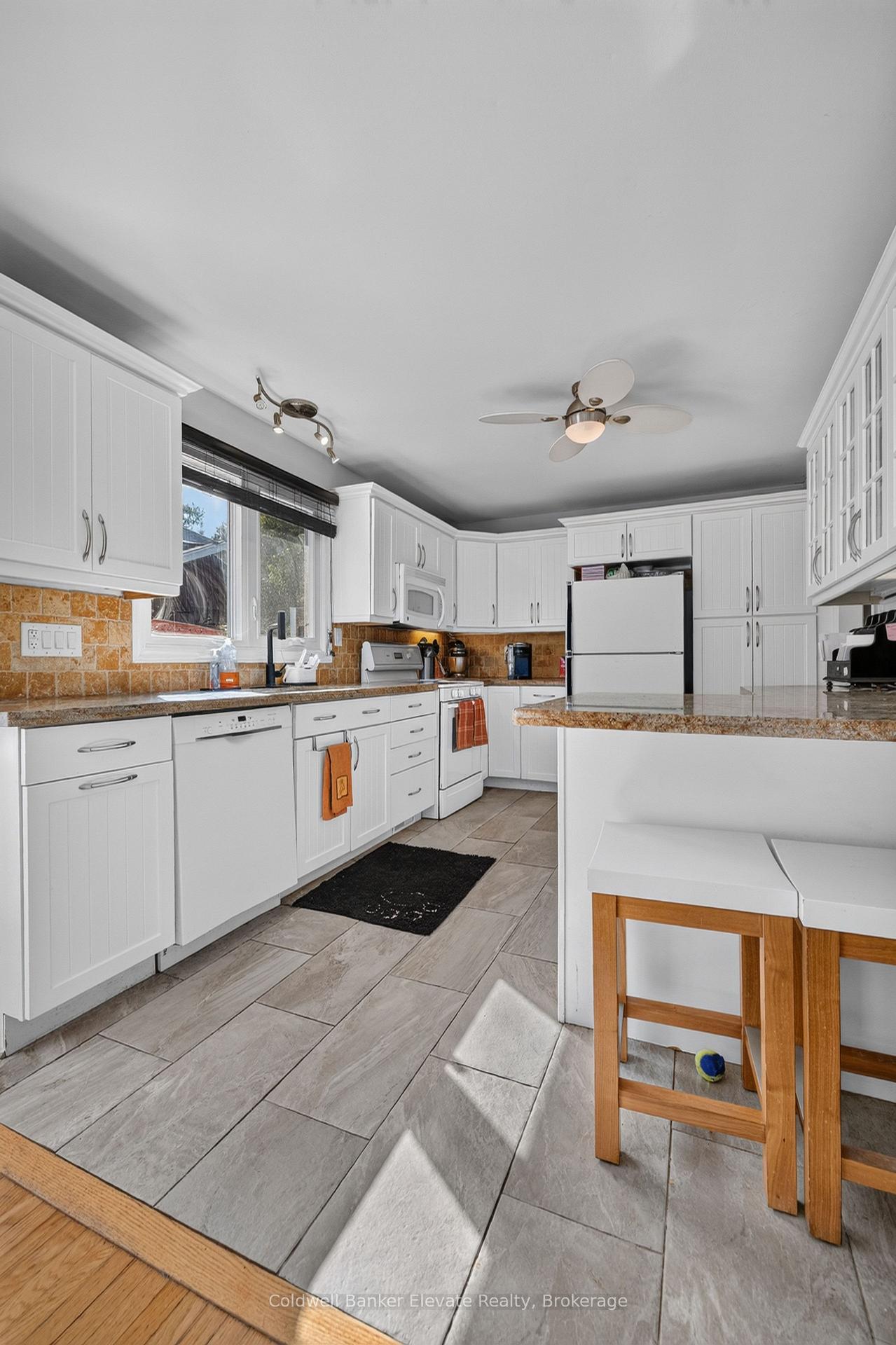 Photo 20 of 32 Chelvin Drive, Halton Hills, Georgetown — HOMEH