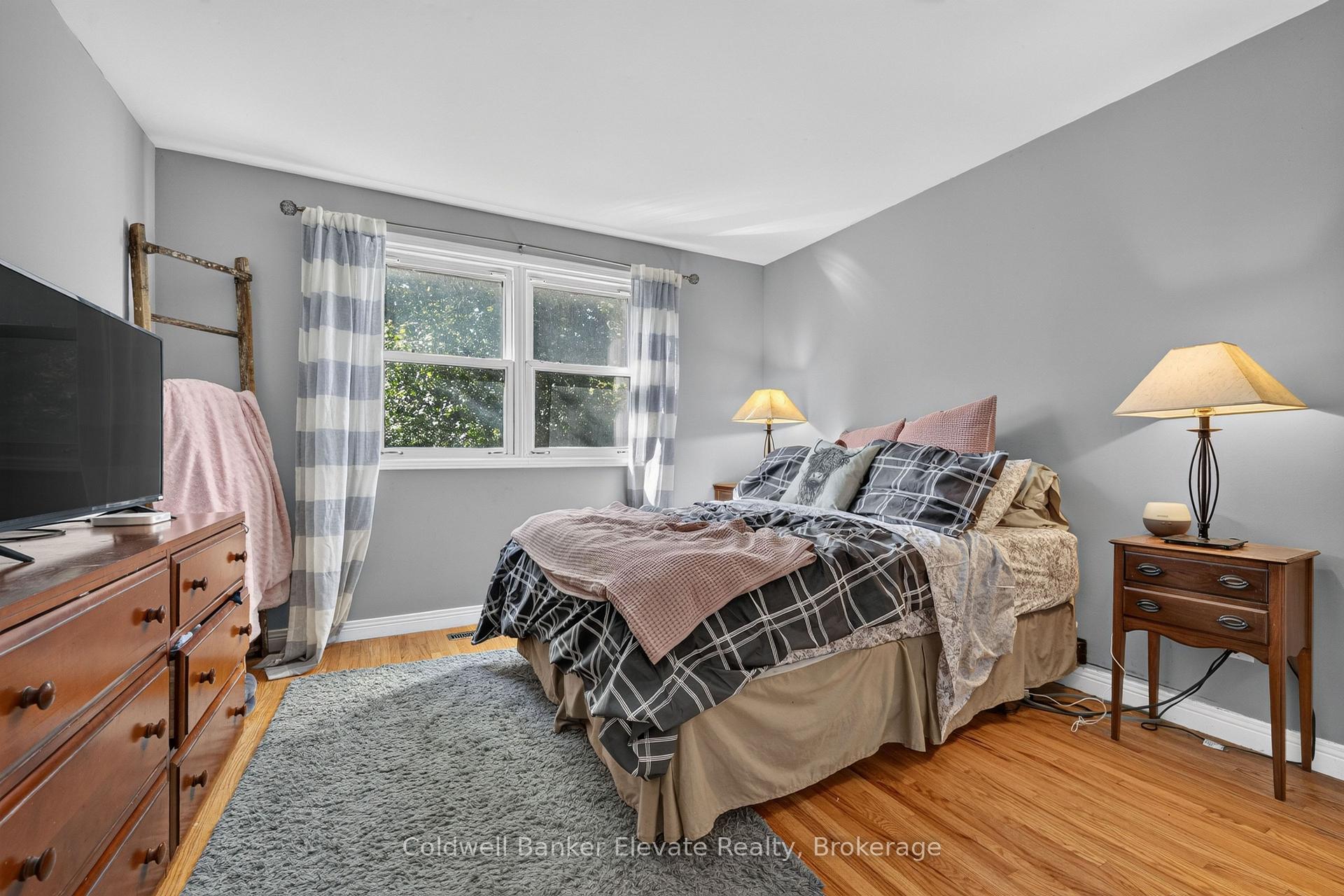 Photo 24 of 32 Chelvin Drive, Halton Hills, Georgetown — HOMEH