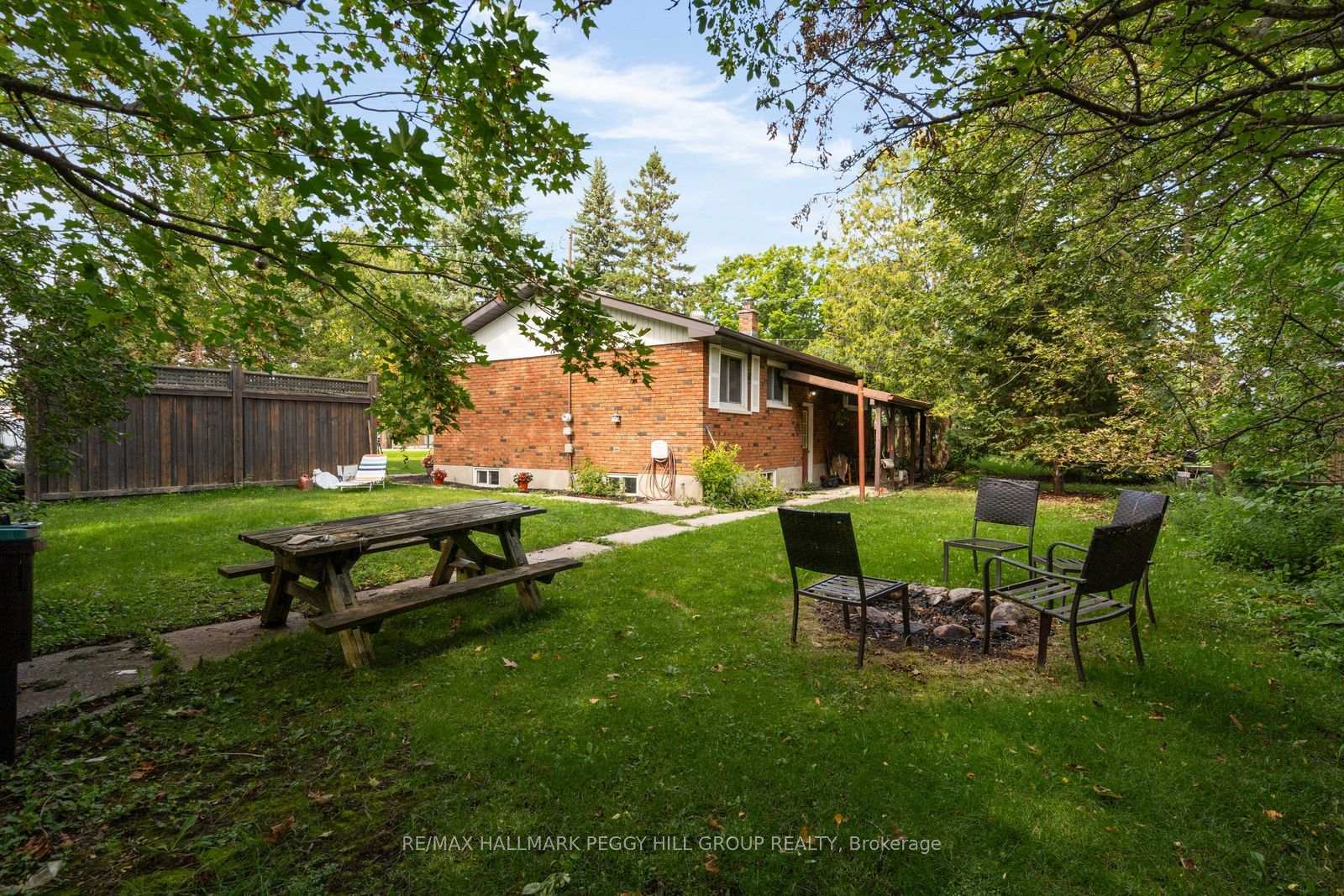 Photo 2 of 3 Maguire Avenue, Springwater, Minesing — HOMEH
