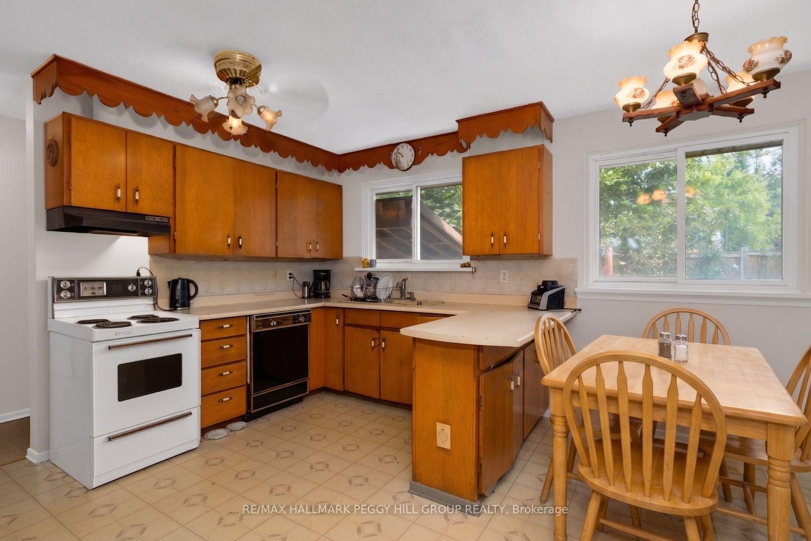 Photo 4 of 3 Maguire Avenue, Springwater, Minesing — HOMEH