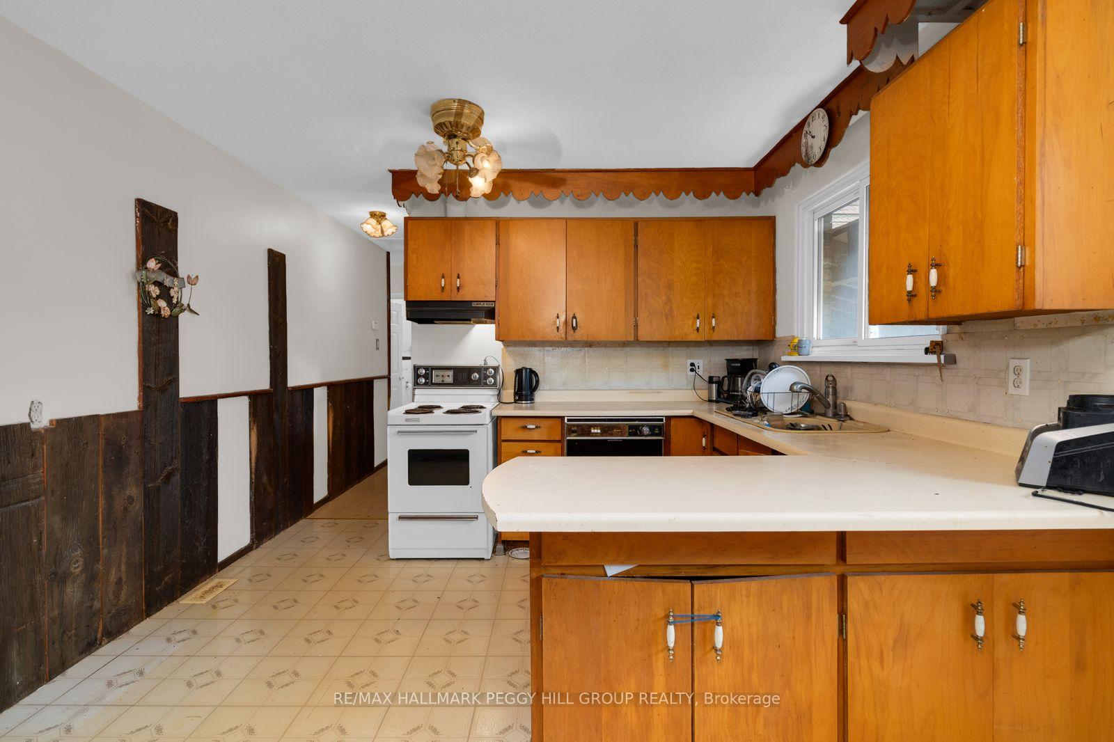 Photo 5 of 3 Maguire Avenue, Springwater, Minesing — HOMEH