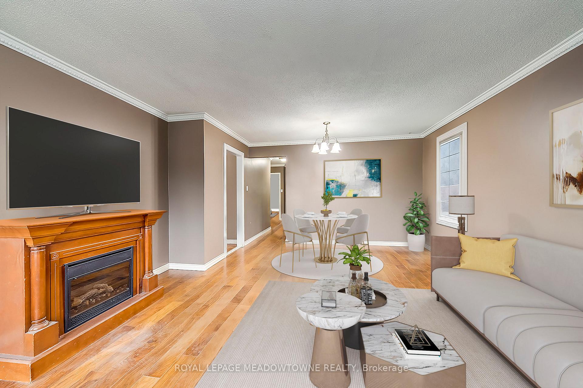 Photo 3 of 8 Midhurst Drive, Etobicoke, West Humber-Clairville — HOMEH