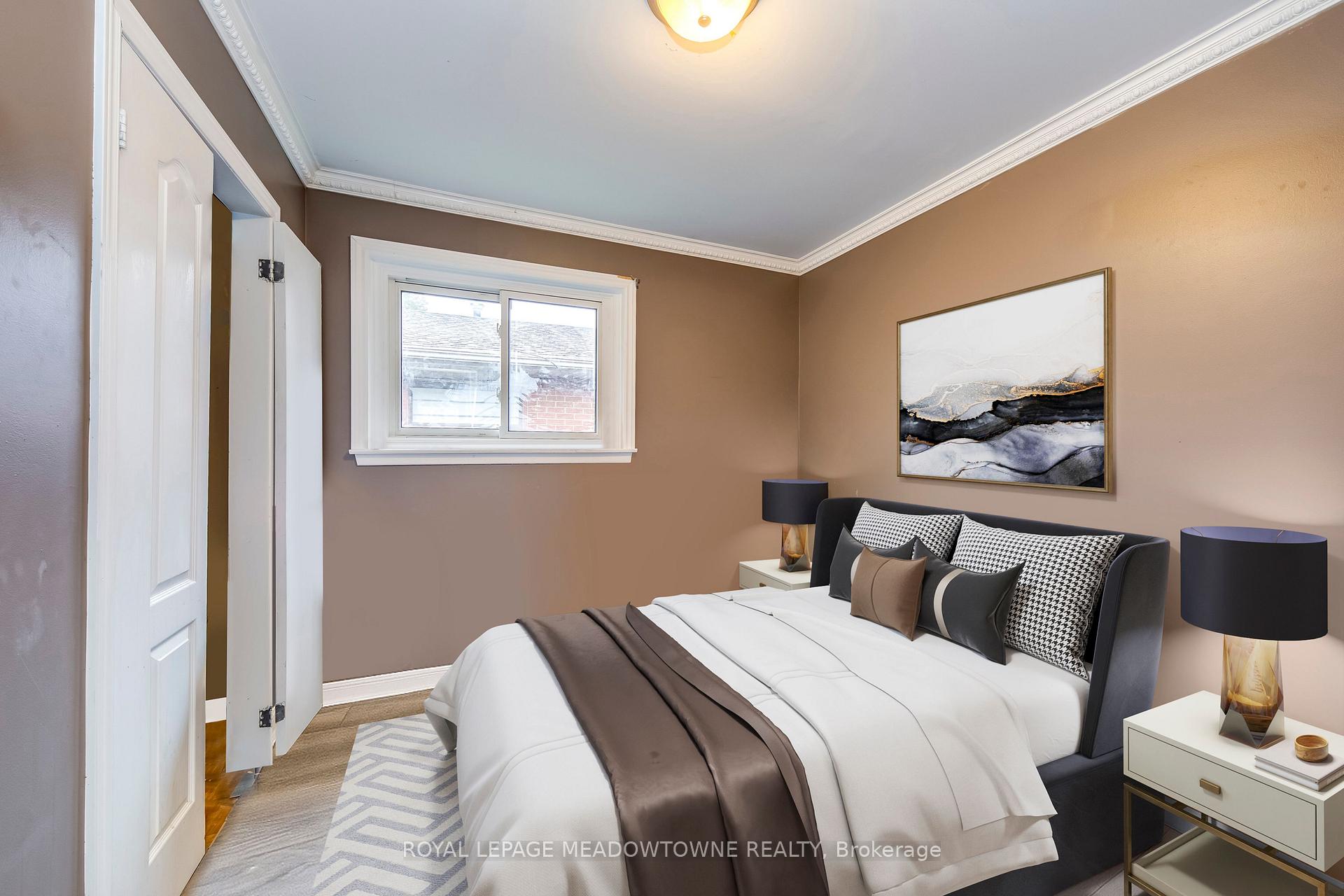 Photo 9 of 8 Midhurst Drive, Etobicoke, West Humber-Clairville — HOMEH
