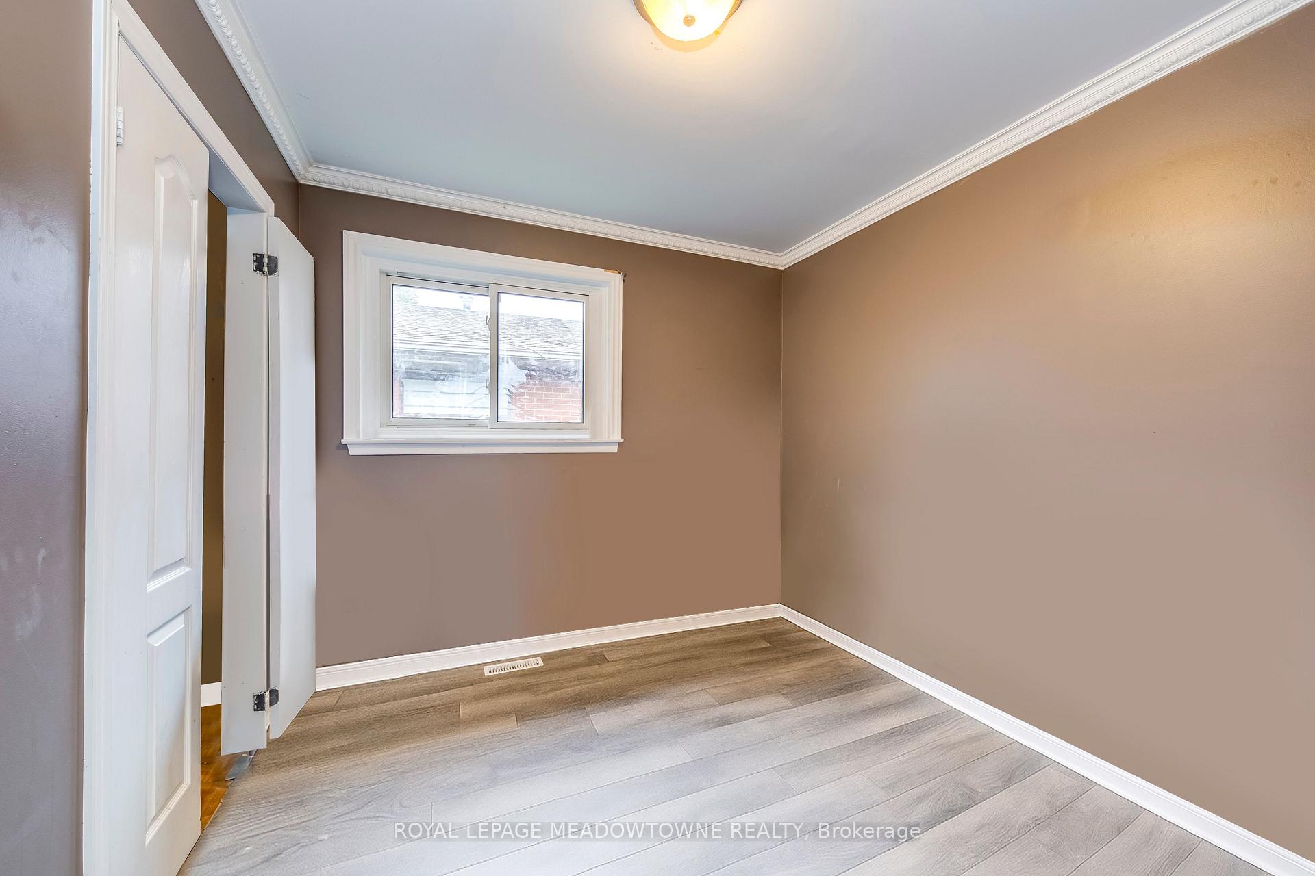 Photo 10 of 8 Midhurst Drive, Etobicoke, West Humber-Clairville — HOMEH