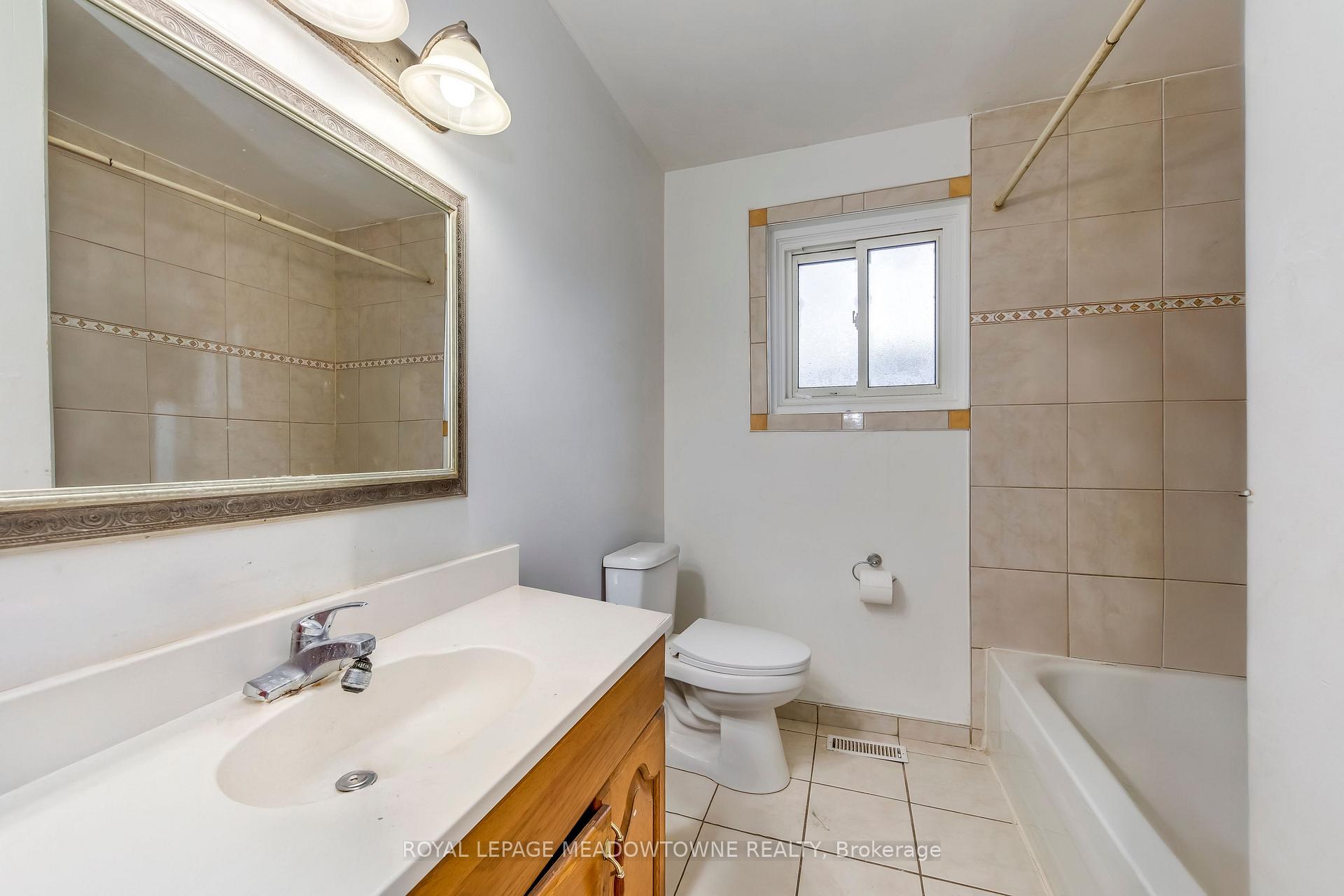 Photo 13 of 8 Midhurst Drive, Etobicoke, West Humber-Clairville — HOMEH
