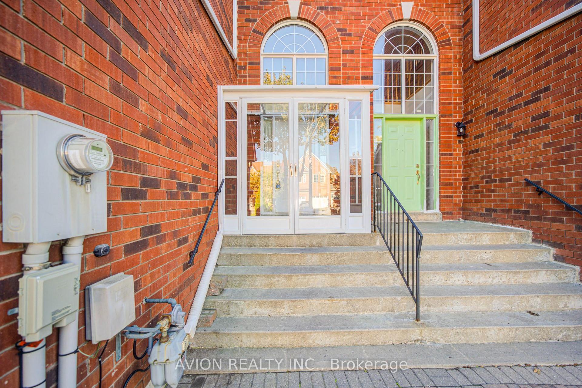 Photo 2 of 82 Kimono Crescent, Richmond Hill, Rouge Woods — HOMEH