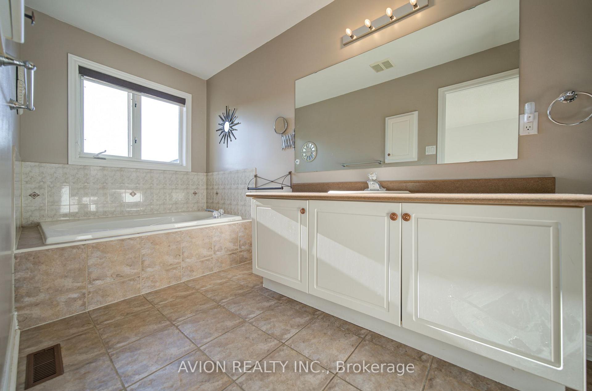 Photo 27 of 82 Kimono Crescent, Richmond Hill, Rouge Woods — HOMEH