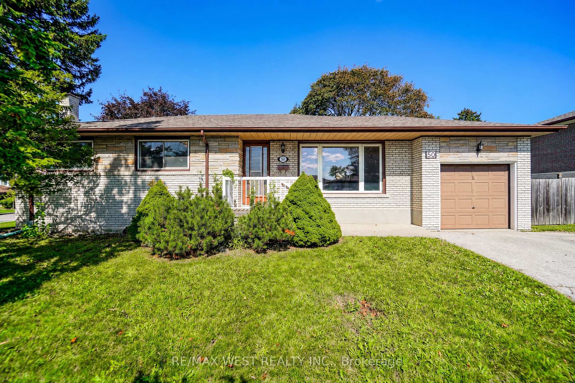 Photo 2 of 50 Roskell Crescent, North York, York University Heights — HOMEH