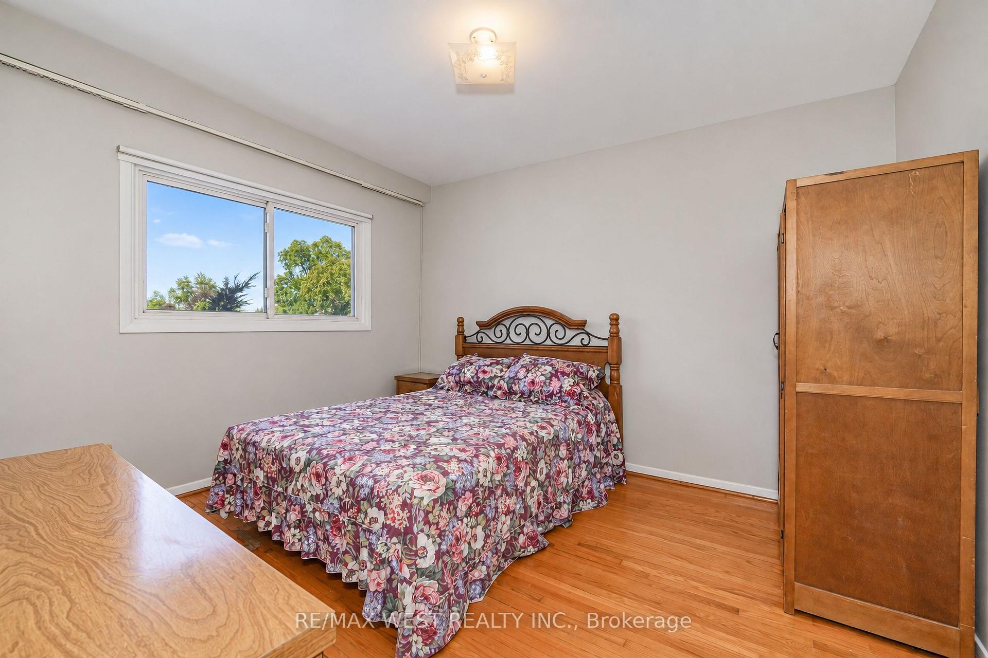 Photo 6 of 50 Roskell Crescent, North York, York University Heights — HOMEH