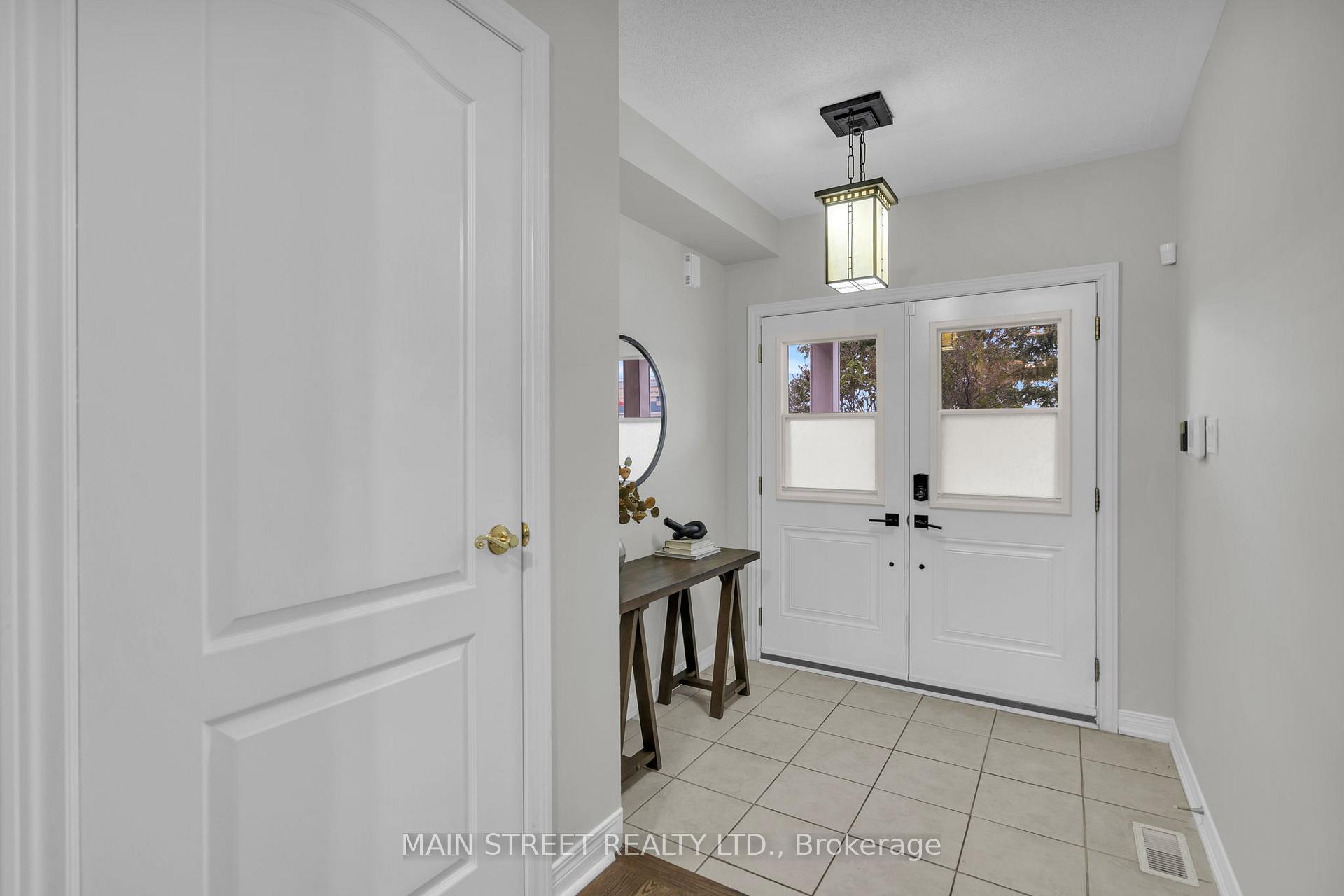 Photo 3 of 821 Joe Persechini Drive, Newmarket, Summerhill Estates — HOMEH