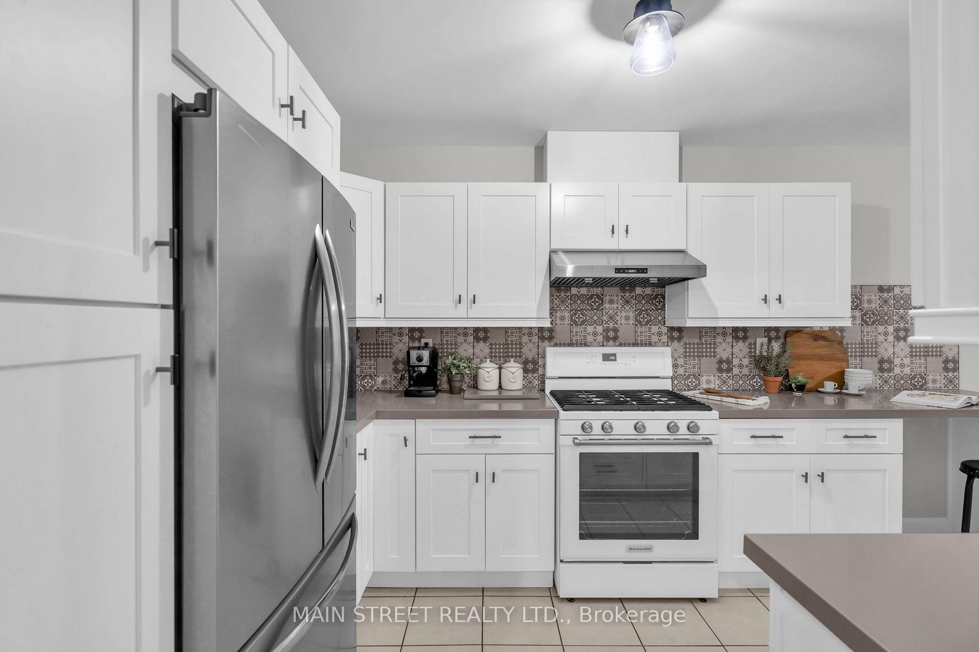 Photo 8 of 821 Joe Persechini Drive, Newmarket, Summerhill Estates — HOMEH