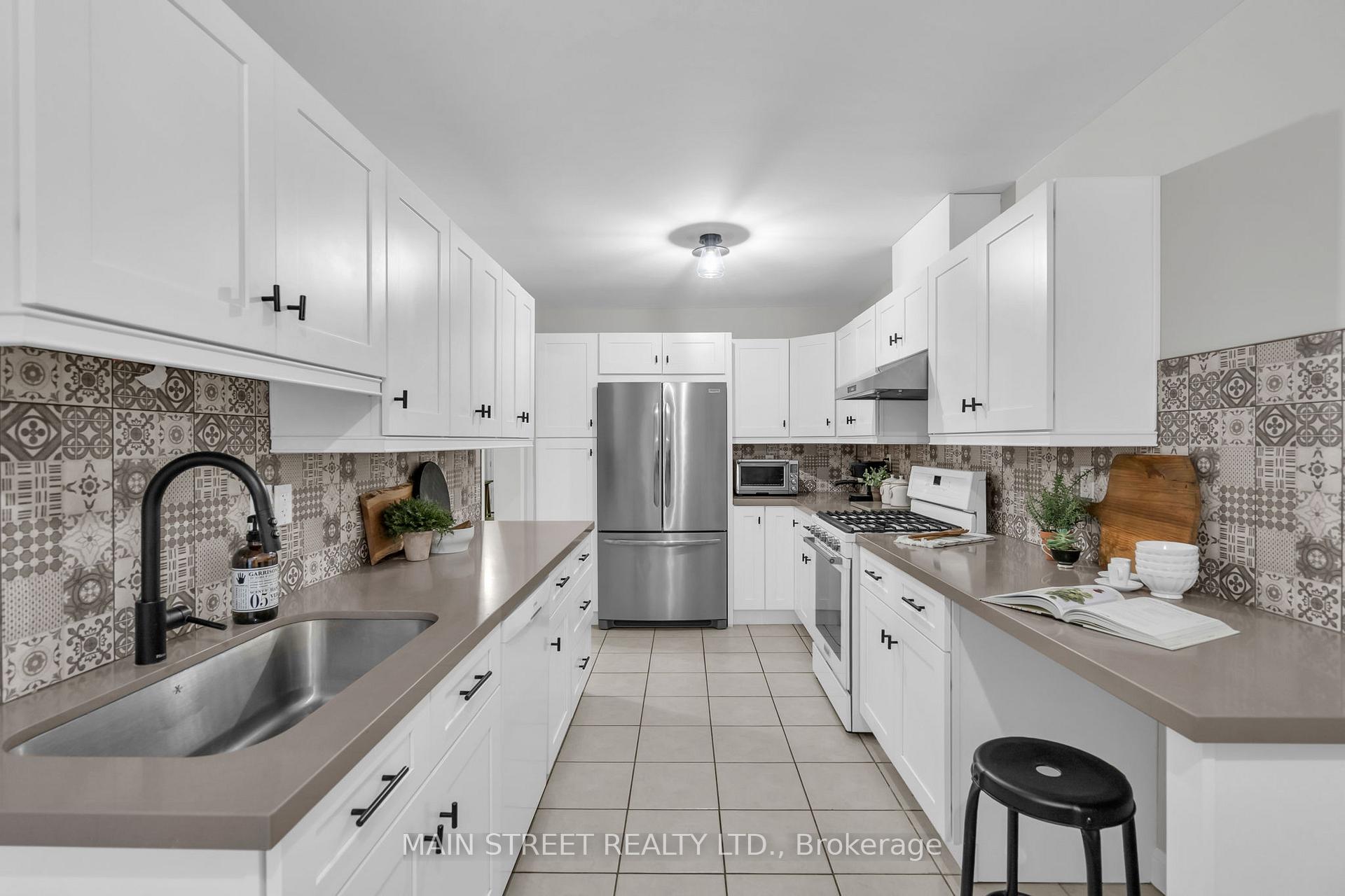 Photo 9 of 821 Joe Persechini Drive, Newmarket, Summerhill Estates — HOMEH