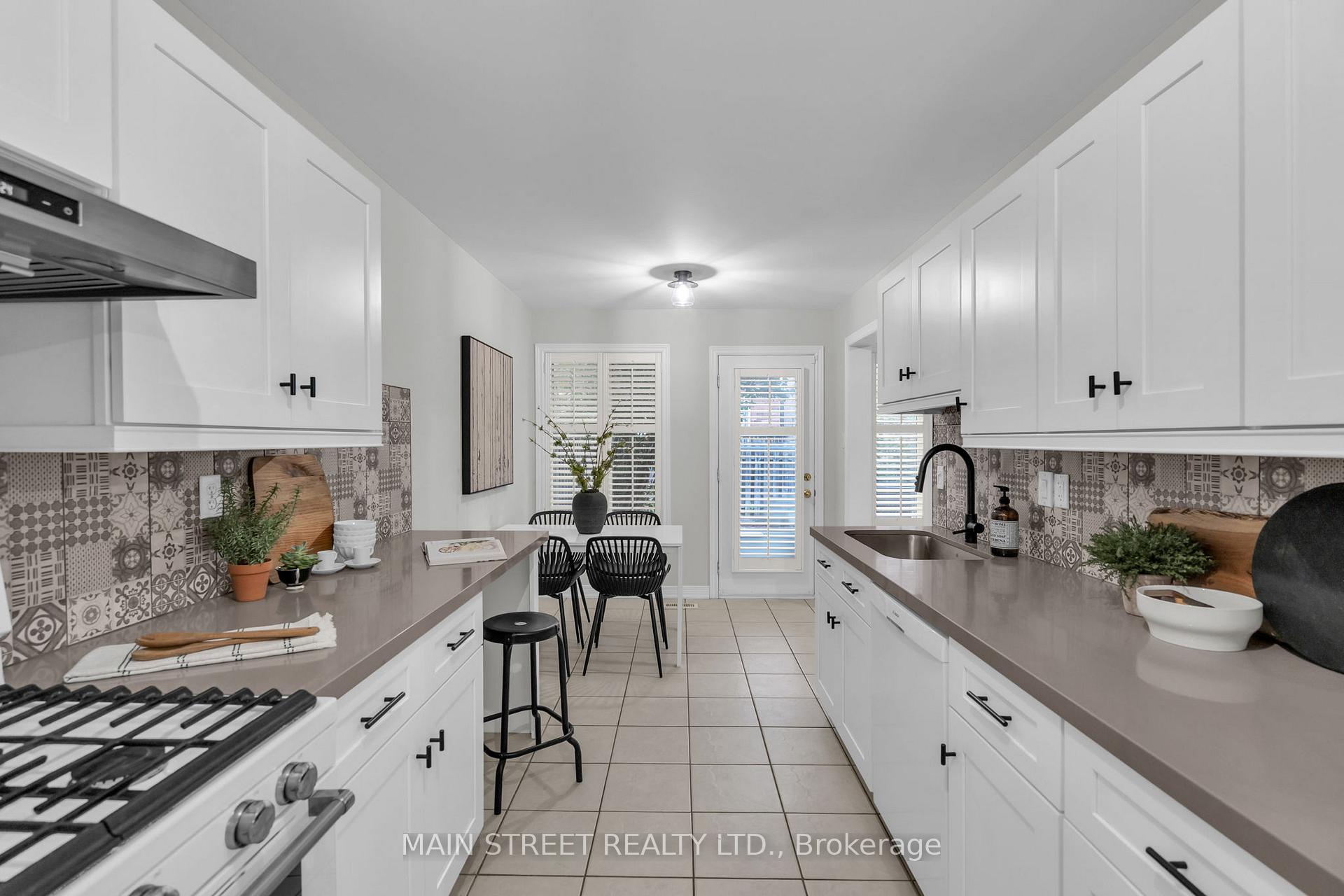 Photo 11 of 821 Joe Persechini Drive, Newmarket, Summerhill Estates — HOMEH