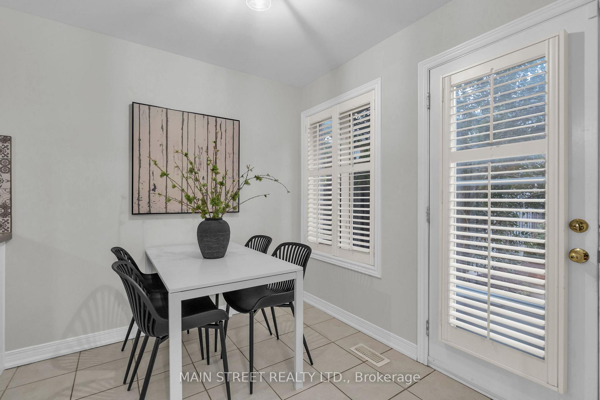 Photo 12 of 821 Joe Persechini Drive, Newmarket, Summerhill Estates — HOMEH