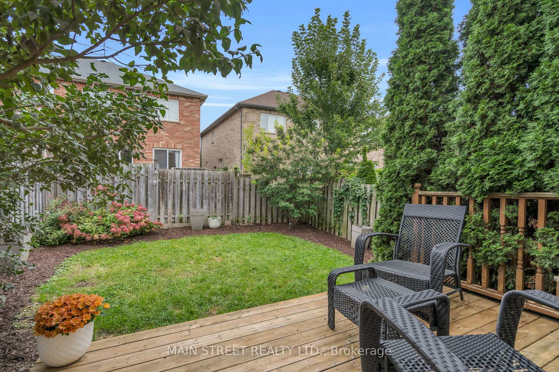 Photo 14 of 821 Joe Persechini Drive, Newmarket, Summerhill Estates — HOMEH