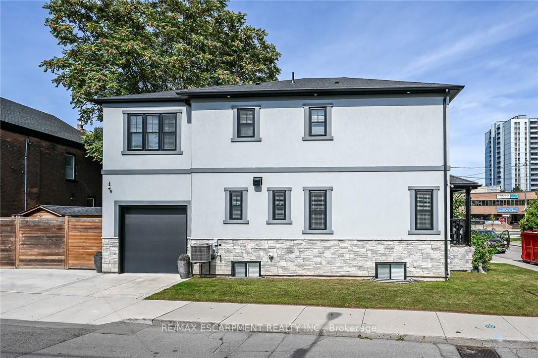 Photo 3 of 109 Ray Street, Hamilton, Strathcona — HOMEH