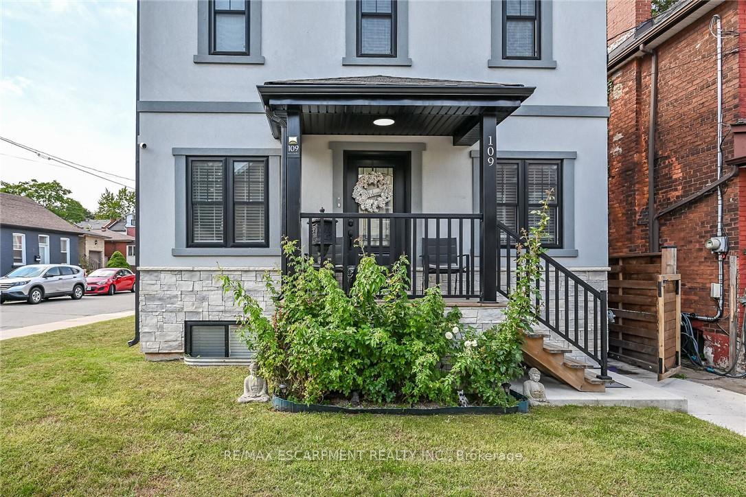 Photo 4 of 109 Ray Street, Hamilton, Strathcona — HOMEH