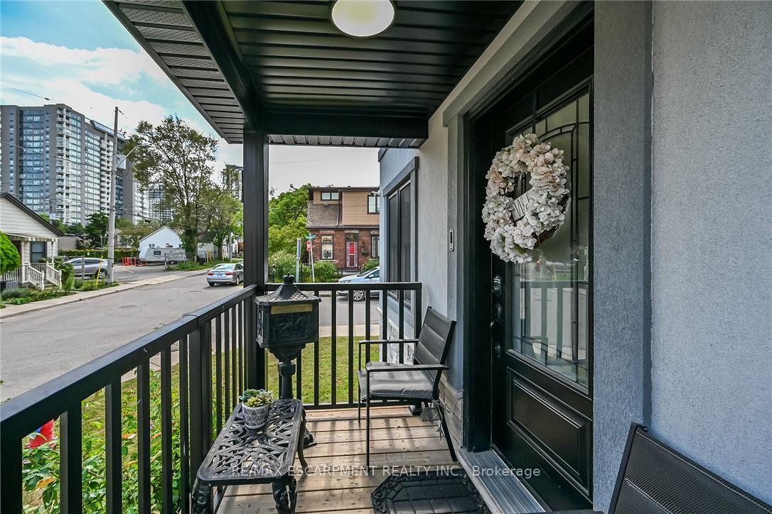 Photo 5 of 109 Ray Street, Hamilton, Strathcona — HOMEH