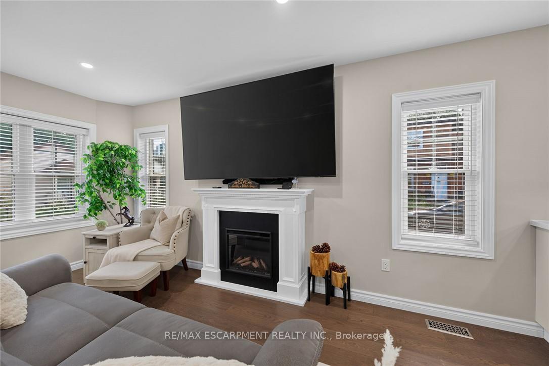 Photo 7 of 109 Ray Street, Hamilton, Strathcona — HOMEH