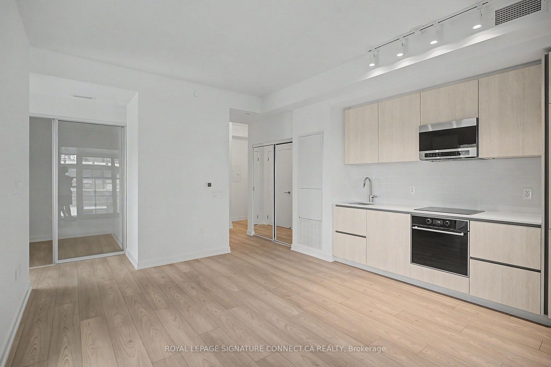 Photo 3 of Unit 715, 110 Broadway Avenue, Toronto, Mount Pleasant West — HOMEH
