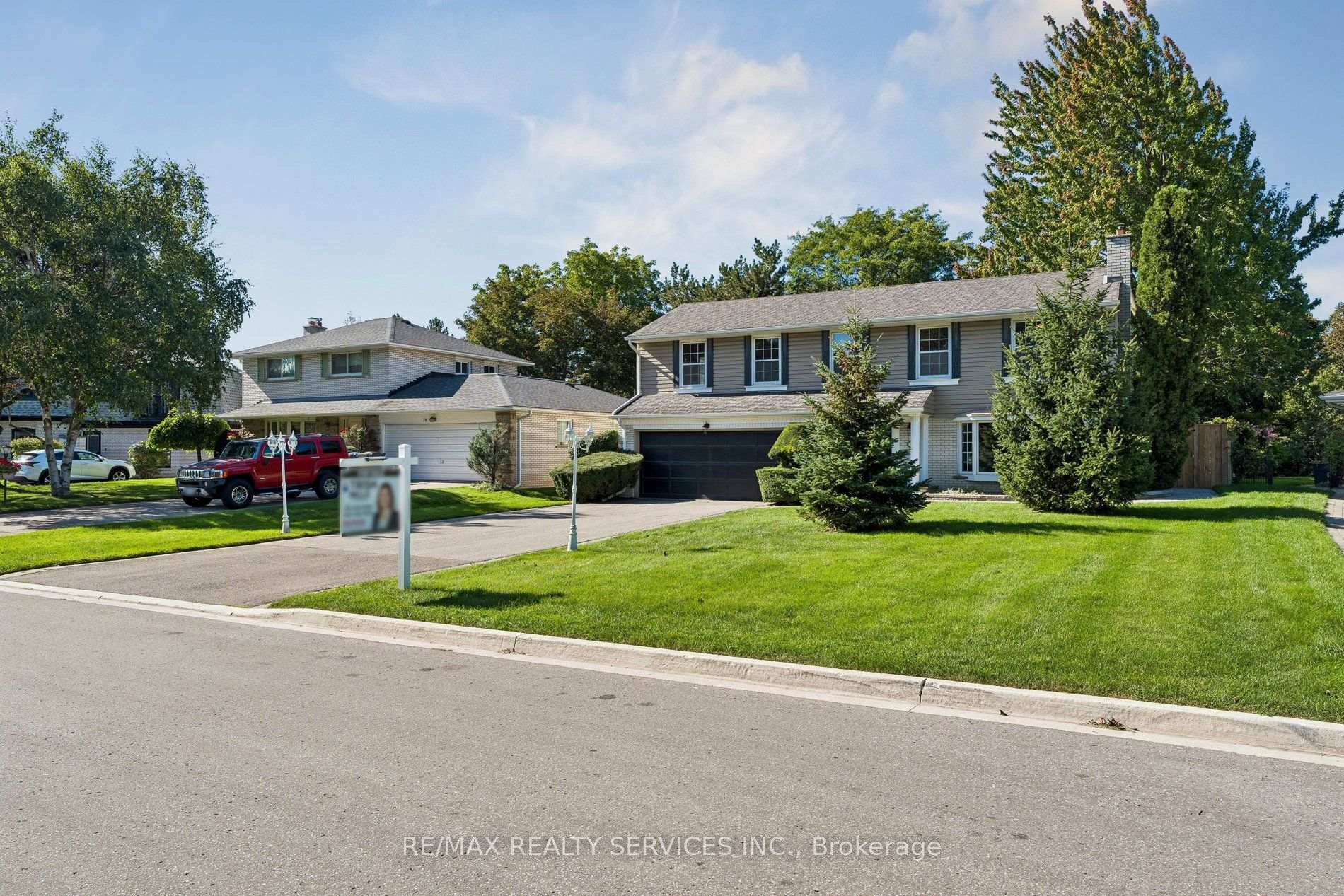 Photo 3 of 16 Malvern Court, Brampton, Brampton East — HOMEH