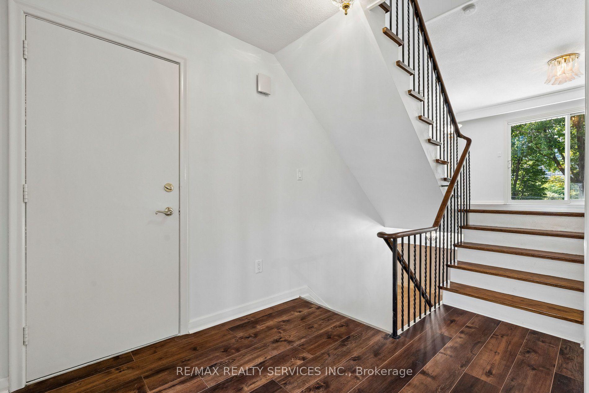 Photo 8 of 16 Malvern Court, Brampton, Brampton East — HOMEH
