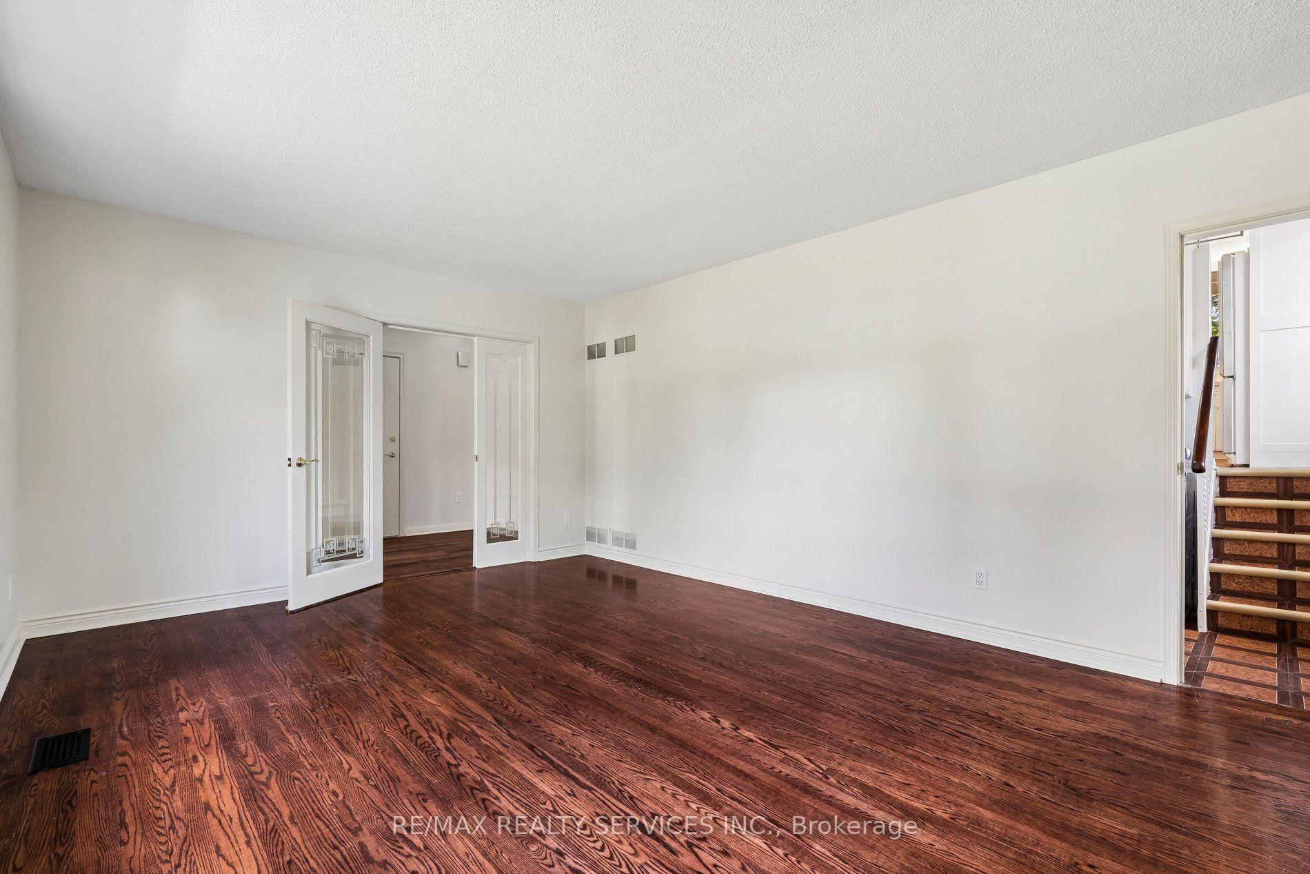 Photo 11 of 16 Malvern Court, Brampton, Brampton East — HOMEH