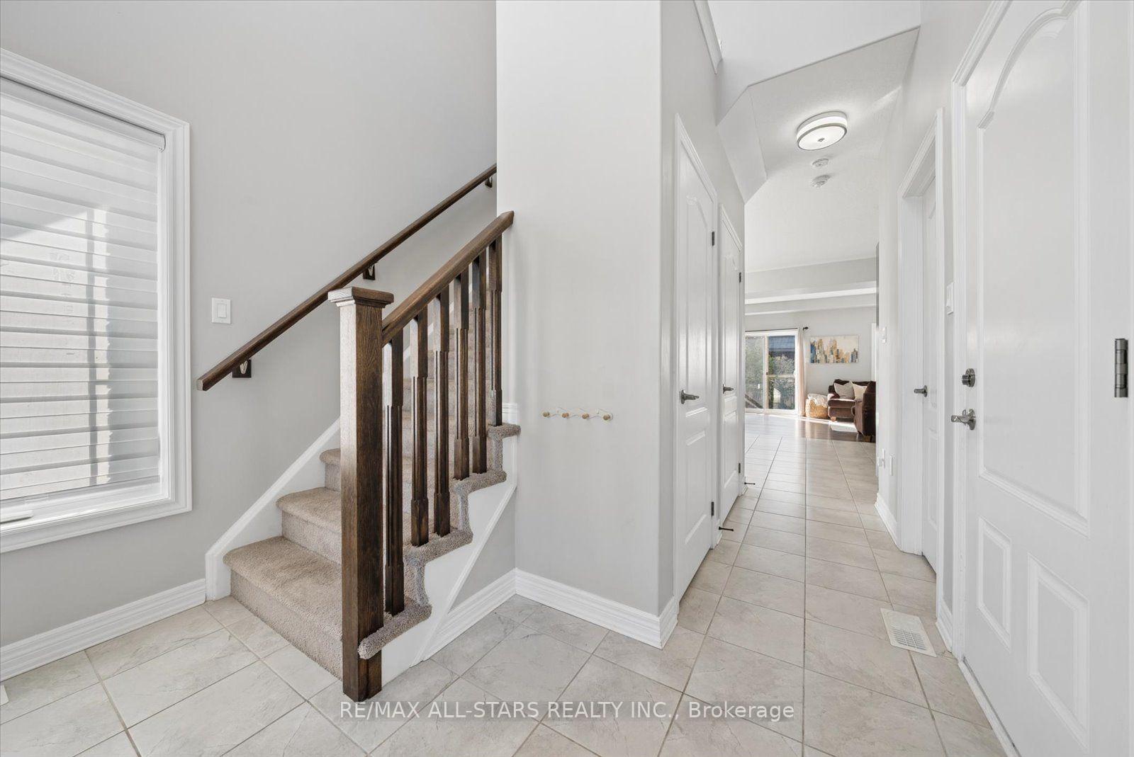 Photo 7 of 58 Carleton Trail, New Tecumseth, Beeton — HOMEH