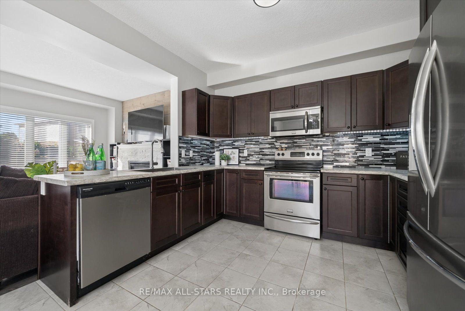 Photo 14 of 58 Carleton Trail, New Tecumseth, Beeton — HOMEH